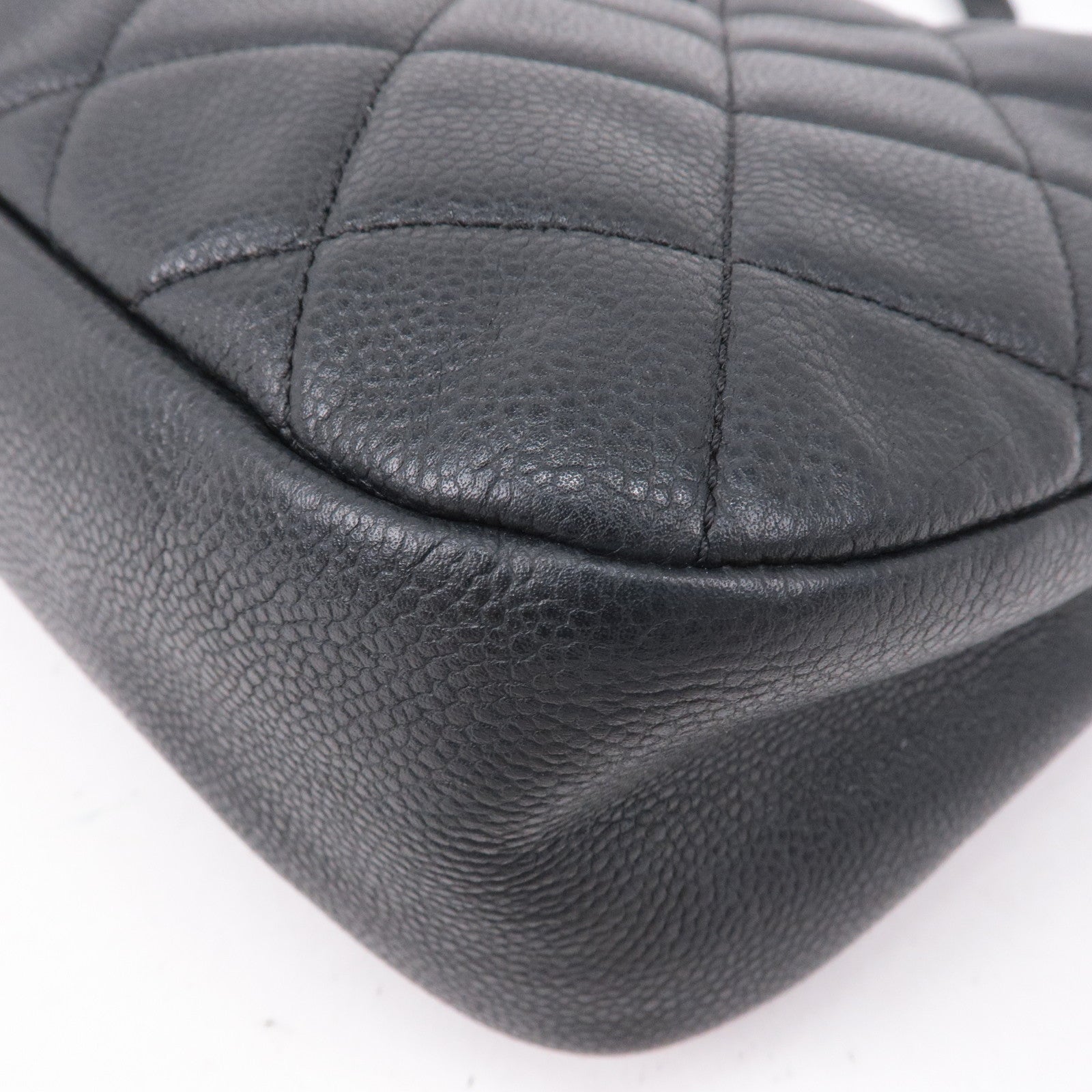 CHANEL Big Matelasse Turn Lock Shoulder Bag Caviar Skin Black CC Auth 32155A