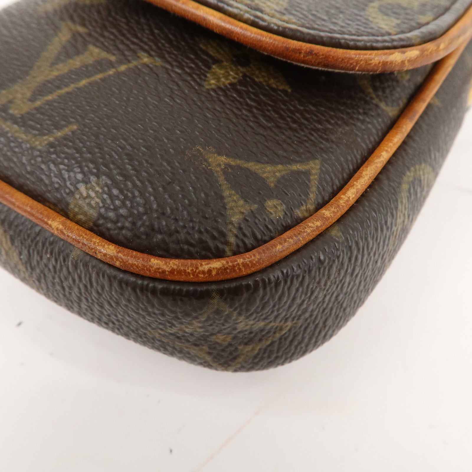 Louis Vuitton Monogram Pochette Cancun Shoulder Bag M60018