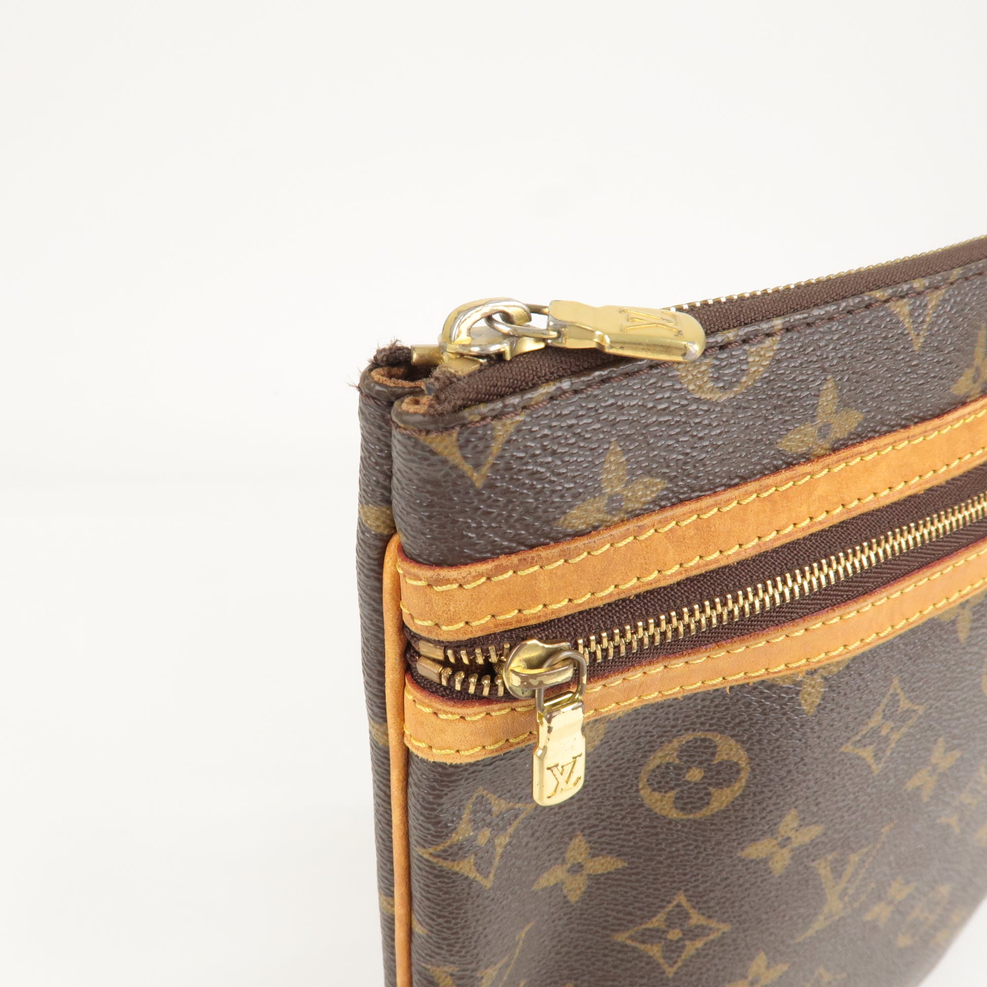 Louis Vuitton, Bags, Louis Vuitton Pochette Bosphore Shoulder Bag  Monogram Leather Bn M4044 88jh043