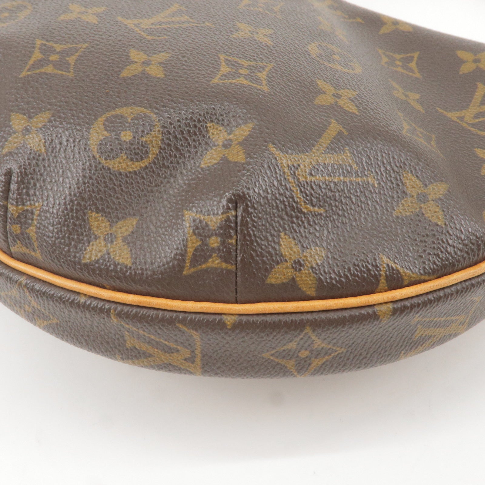 Buy Louis Vuitton monogram LOUIS VUITTON Croissant MM Monogram M51512  Shoulder Bag Brown / 250737 [Used] from Japan - Buy authentic Plus  exclusive items from Japan