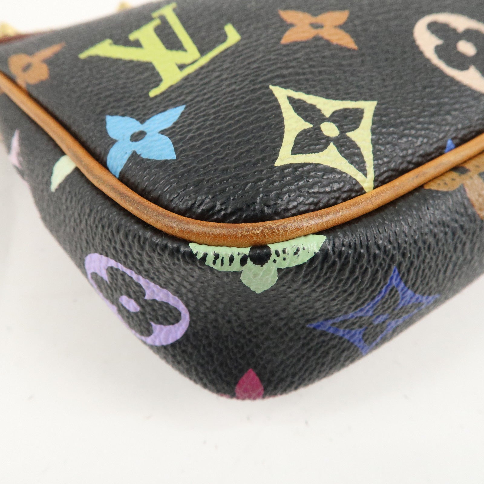 Louis Vuitton сумки серо черные - Accessoires - Monogram - Louis - Pochette  - Vuitton - M92648 – louis vuitton pre owned detracted necklace t shirt  item - Multicolor - Noir