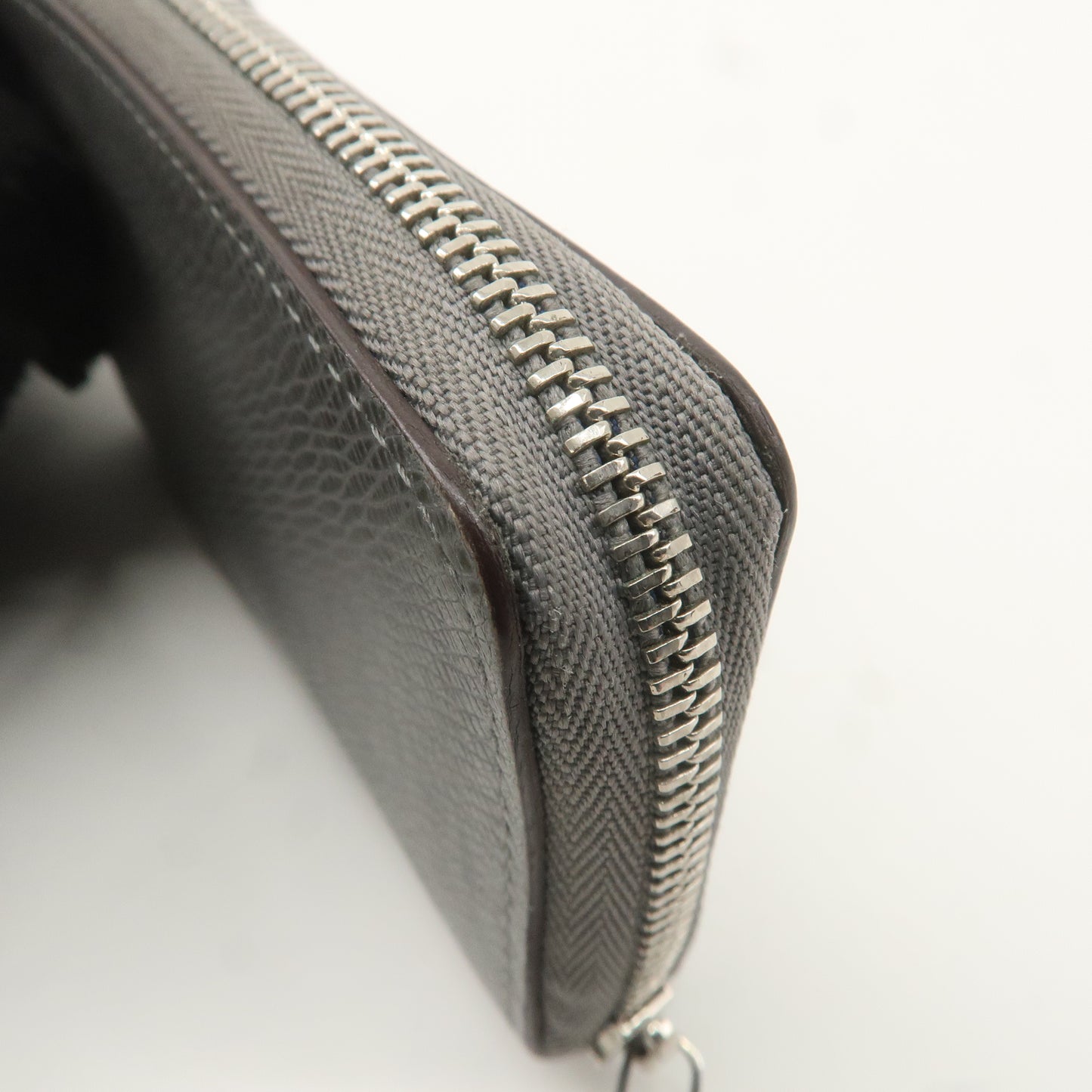 Louis Vuitton Taiga Zippy Coin Purse Coin Case Gray M32617