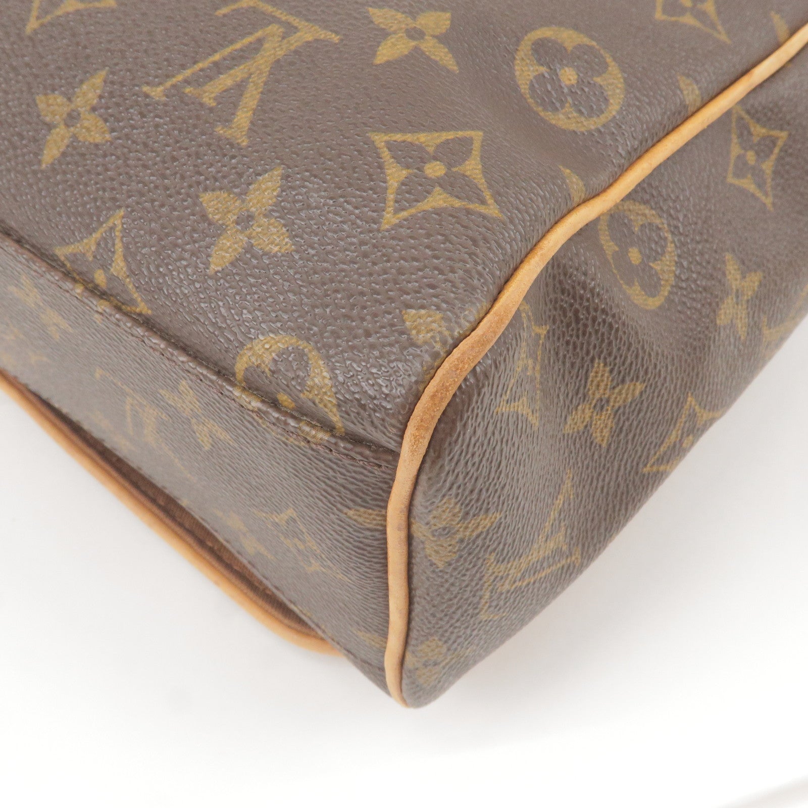 Louis Vuitton Vintage Monogram Canvas Abbesses Messenger Bag (SHF-hrSv –  LuxeDH