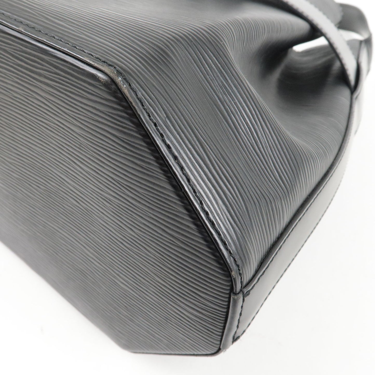 Louis Vuitton Epi Sac D'epaule PM Bucket Bag Noir Black M80157
