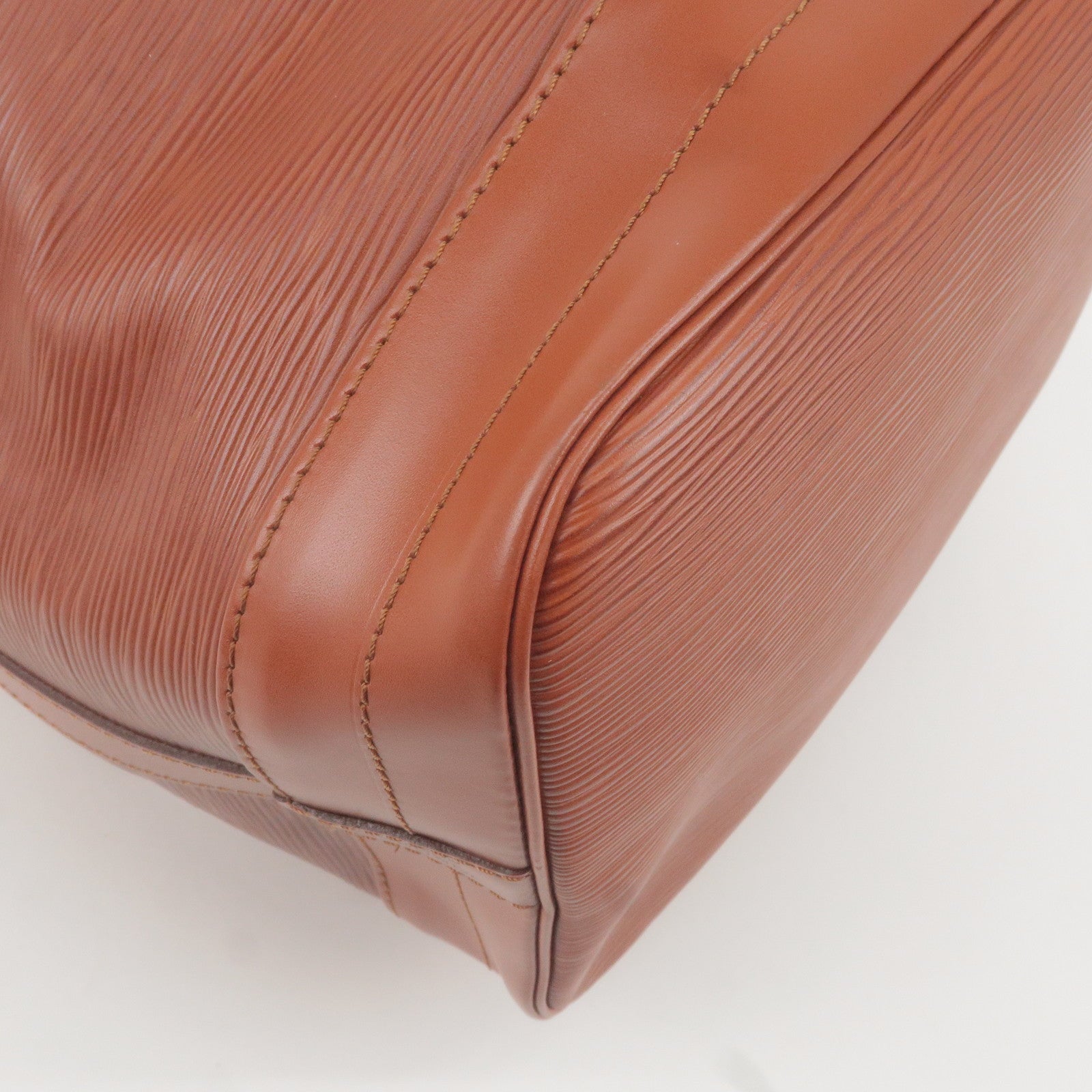 Shop Louis Vuitton EPI 2022-23FW Chain Leather Shoulder Bags