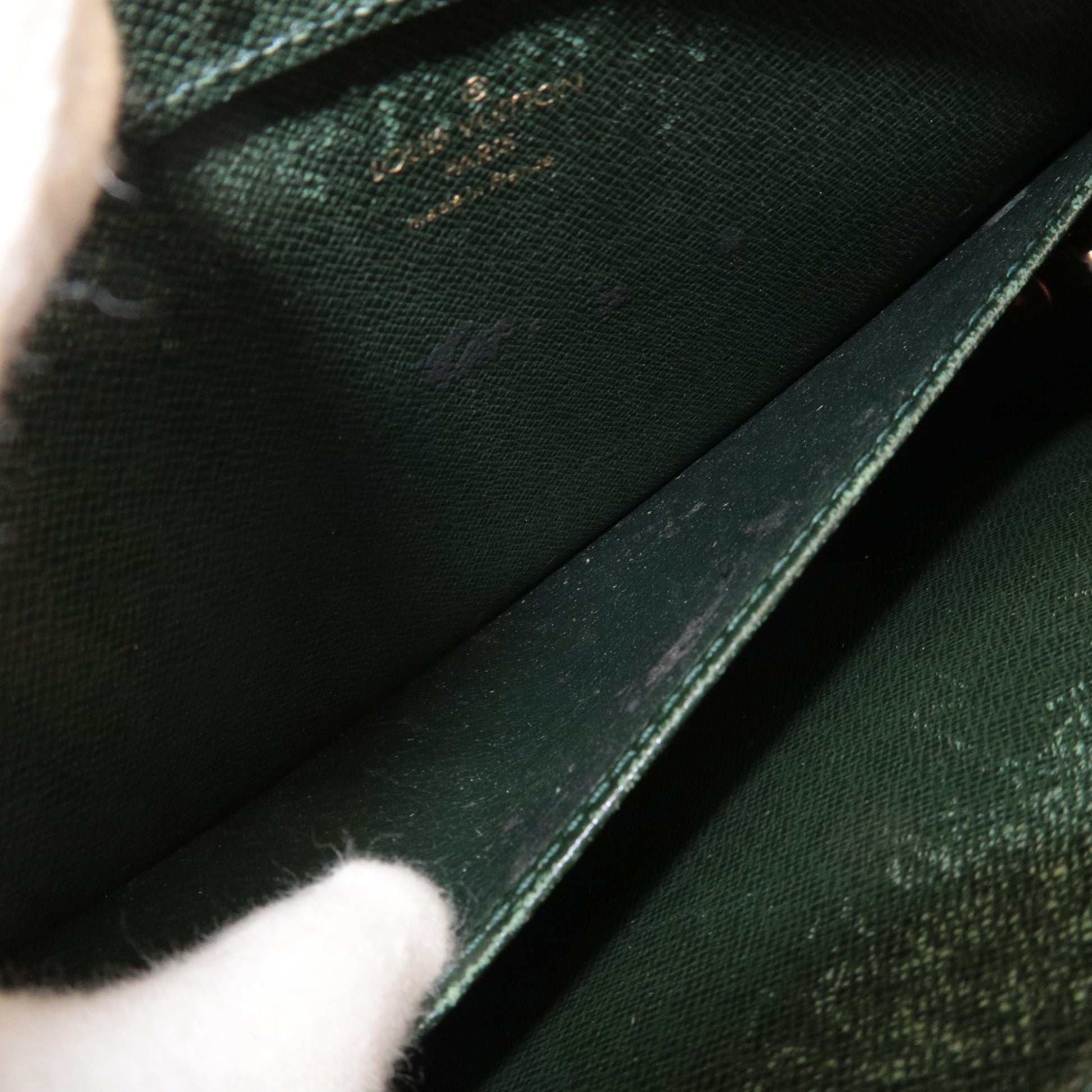 Louis Vuitton Vintage - Epi Art Deco Clutch Bag - Green - Leather
