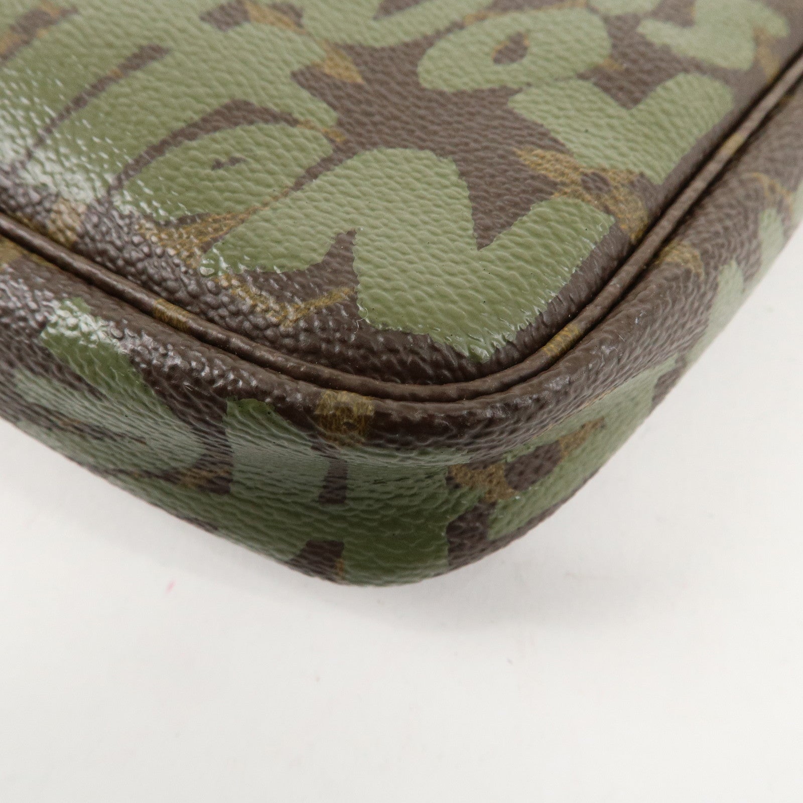 Louis Vuitton Monogram Graffiti Pochette Accessoires M92191