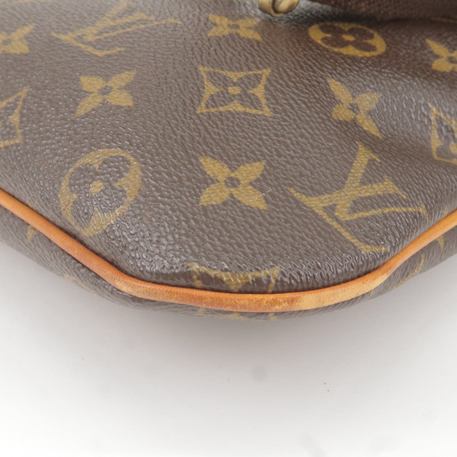 Buy Louis Vuitton Pre-loved LOUIS VUITTON pochette bosphore
