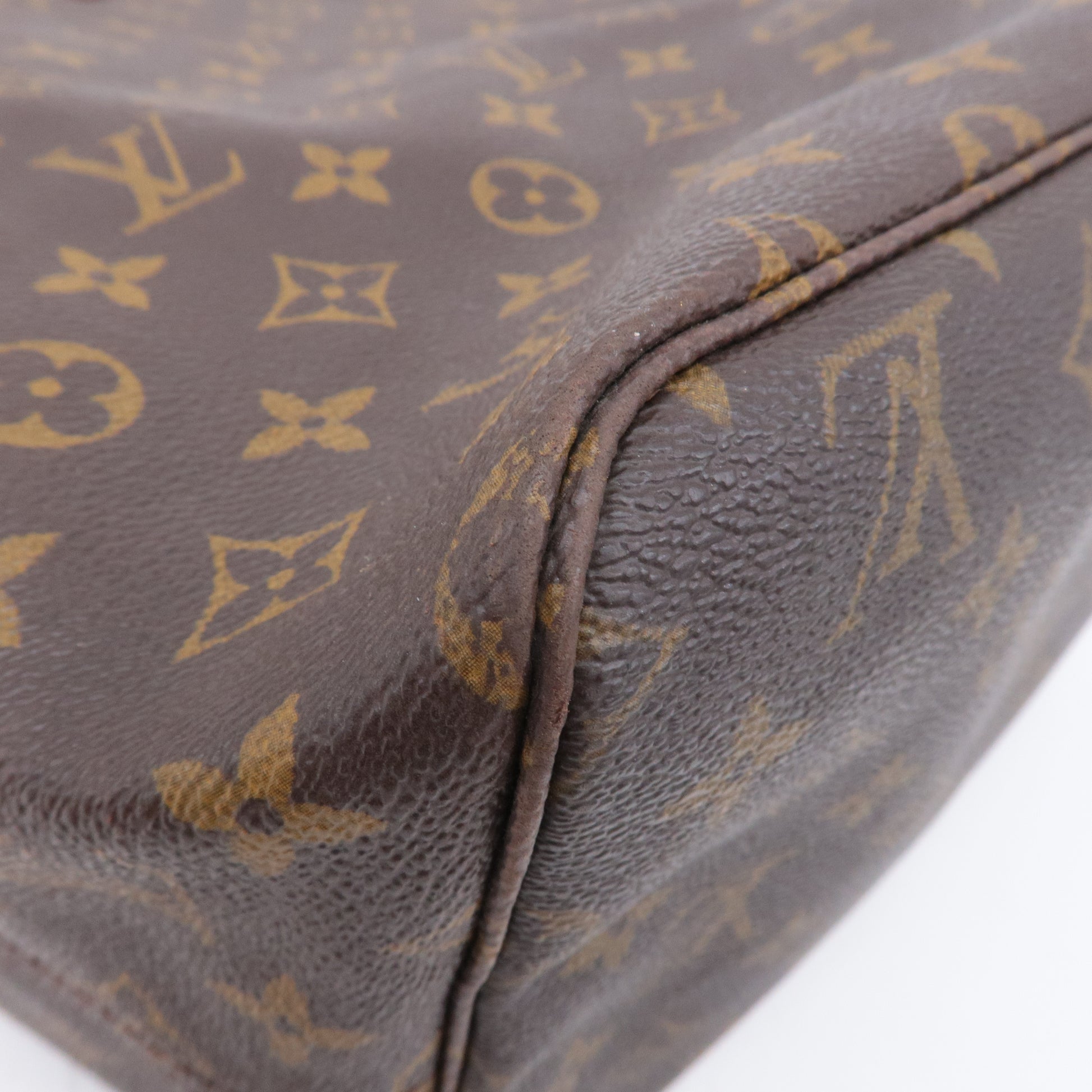 Louis - Louis Vuitton pre-owned Épi Neo Noé charms handbag