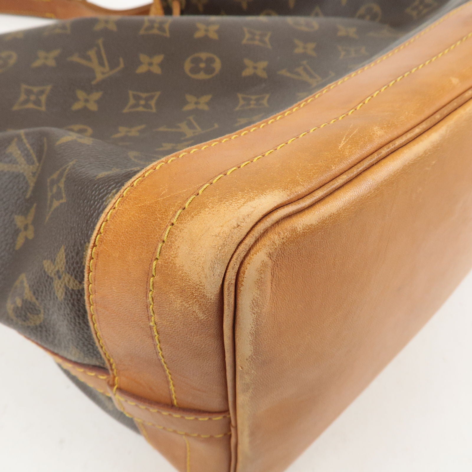 Vuitton - Noe - Shoulder - Louis - M42224 – Sac de voyage Louis Vuitton  Sirius 55 en toile monogram enduite marron et cuir naturel - Hand -  Monogram - Bag 