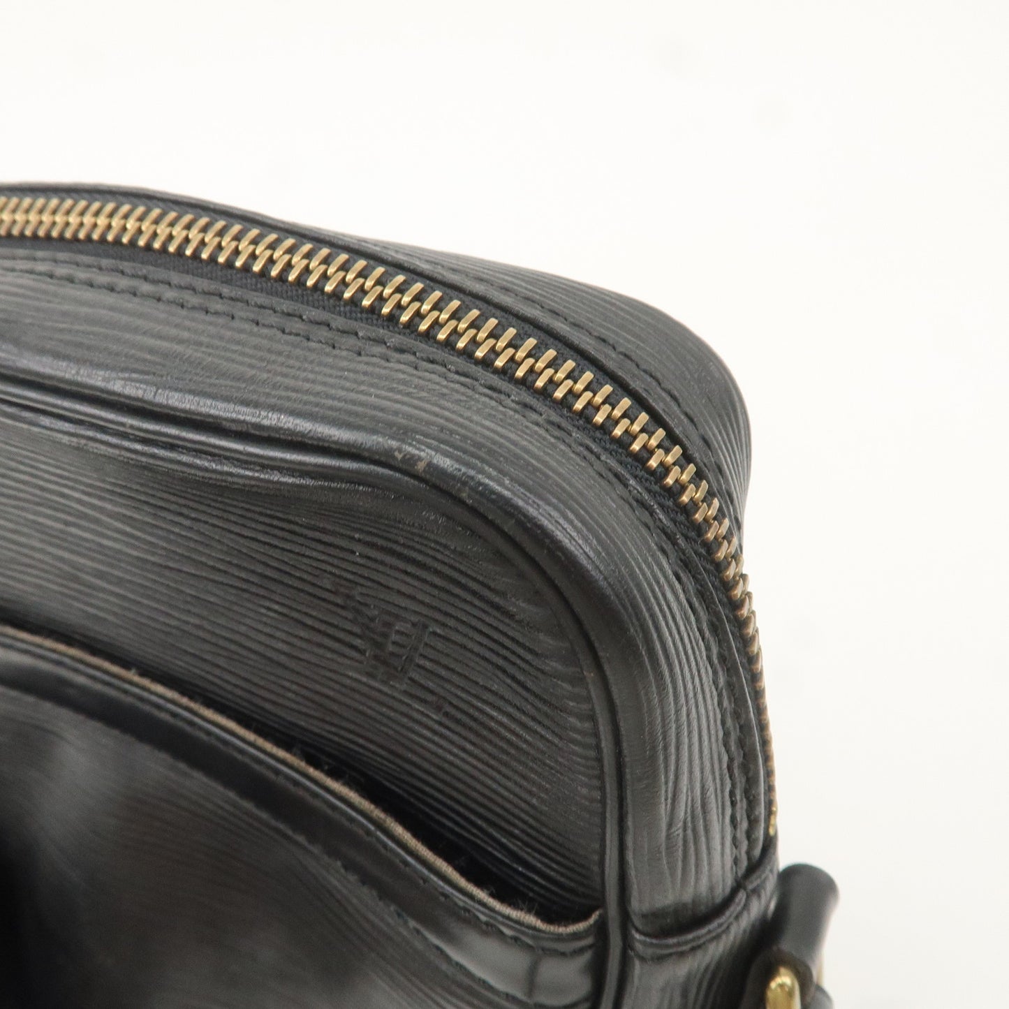 Louis Vuitton Epi Leather Danube Shoulder Bag Noir M45632