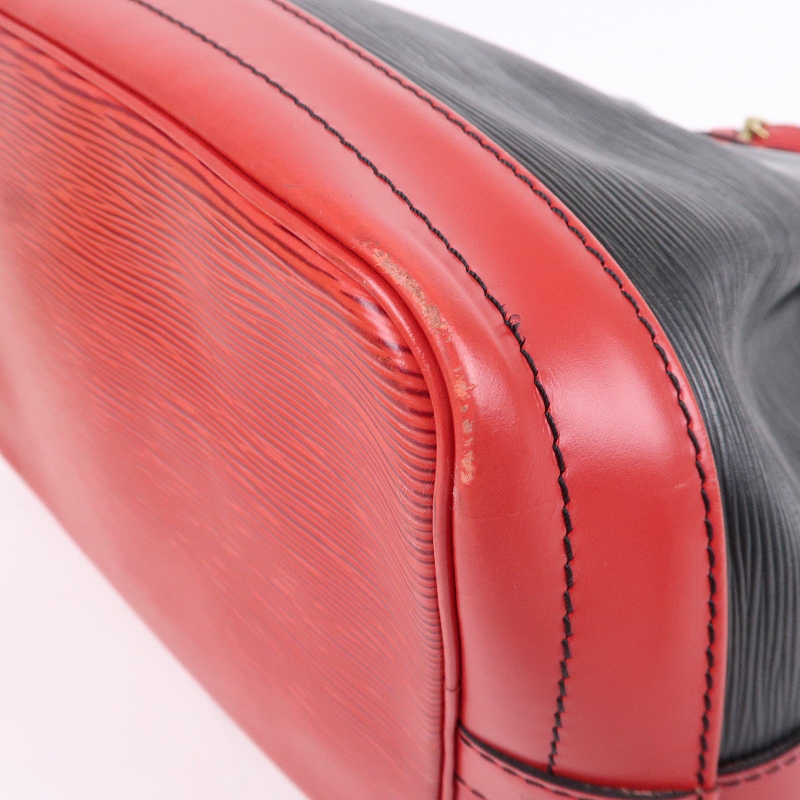 Louis-Vuitton-Epi-Noe-Shoulder-Bag-Noir-Castilian-Red-M44017