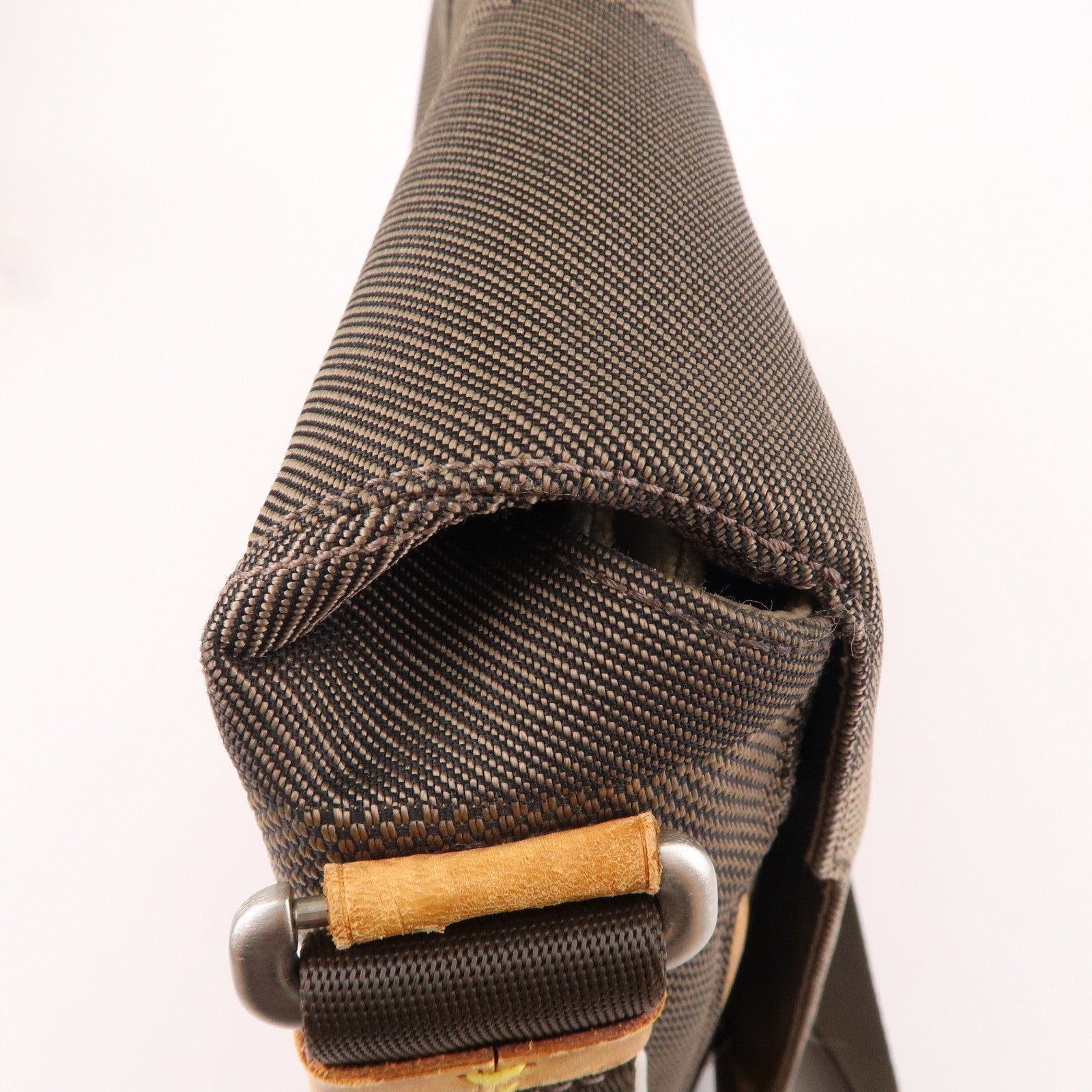 Louis-Vuitton-Damier-Geant-Messenger-Shoulder-Bag-Terre-M93030