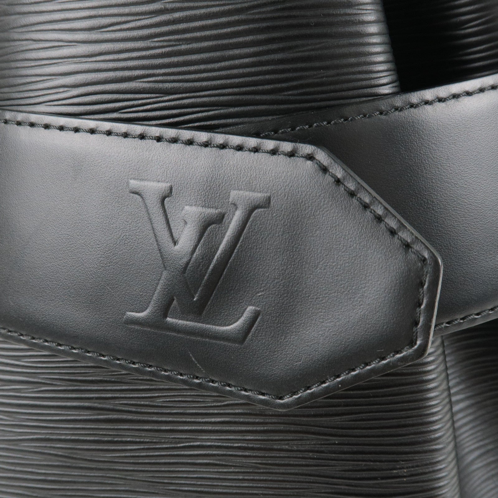 Louis Vuitton Black EPI Sac D'epaule GM Bucket Bag w/ Pouch