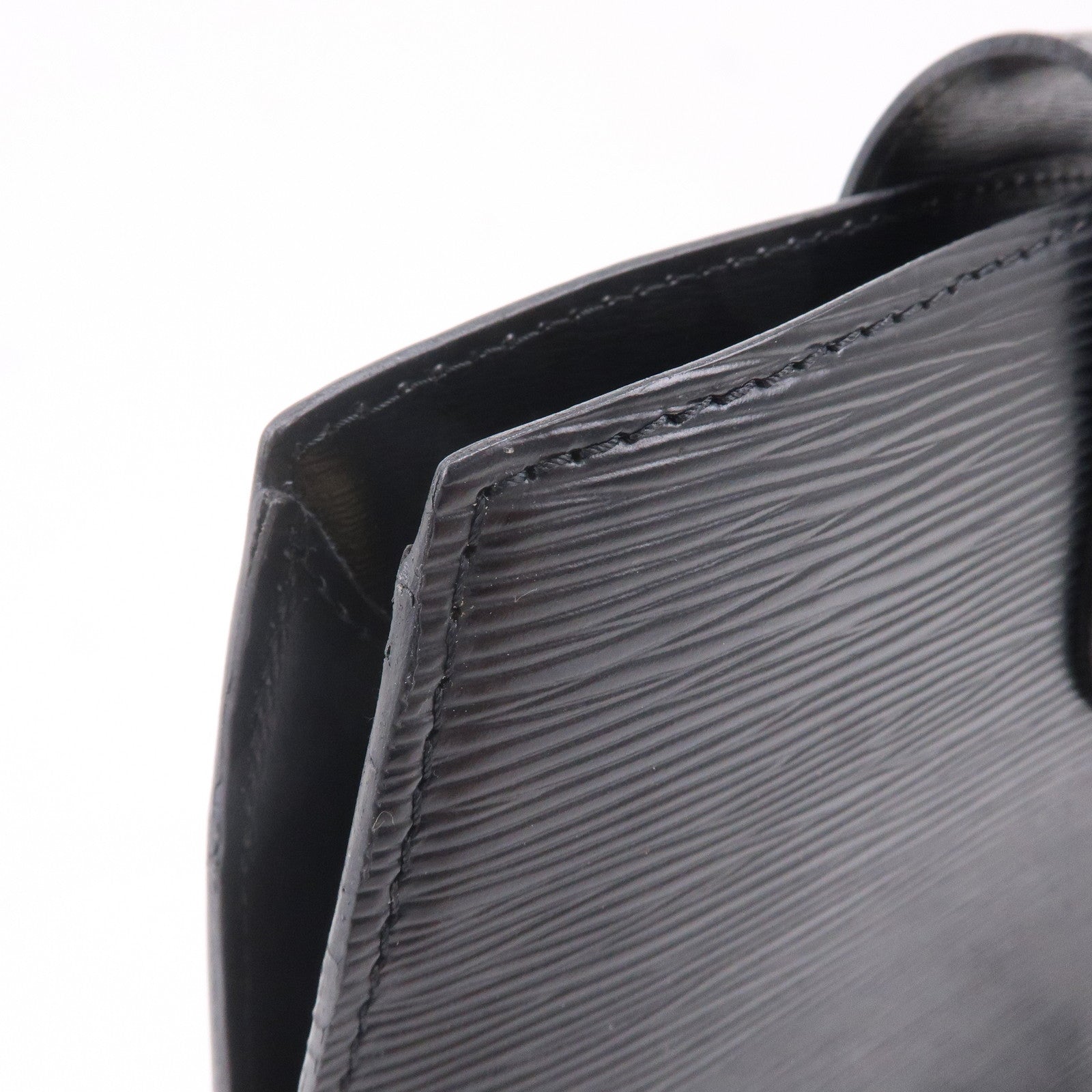 Authentic Louis Vuitton Epi Cluny Shoulder Bag Purse Black M52252 LV 8151F