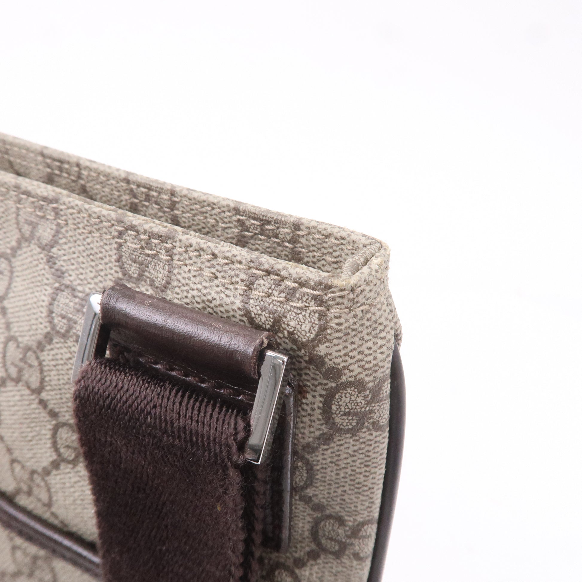 Gucci - GG Supreme fabric key-holder pouch Beige - The Corner