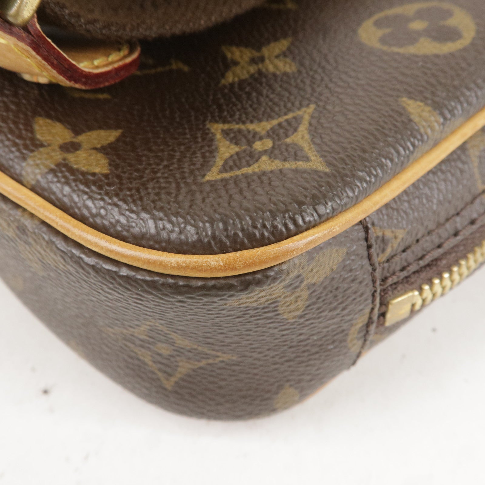 Pochette Monogram Handbag Louis Vuitton, buy pre-owned at 750 EUR