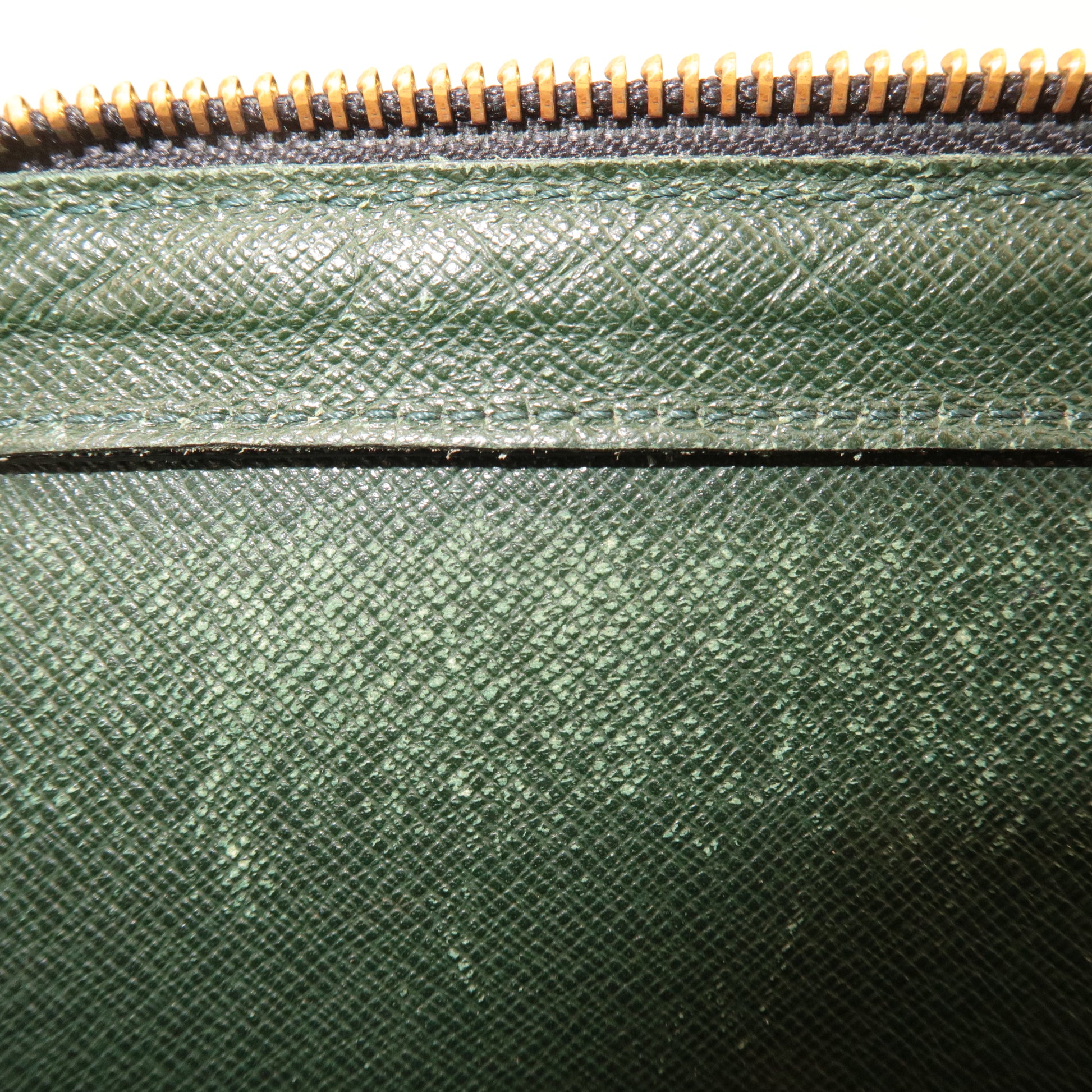 Louis Vuitton Taiga Pochette Baikal, Louis Vuitton Handbags