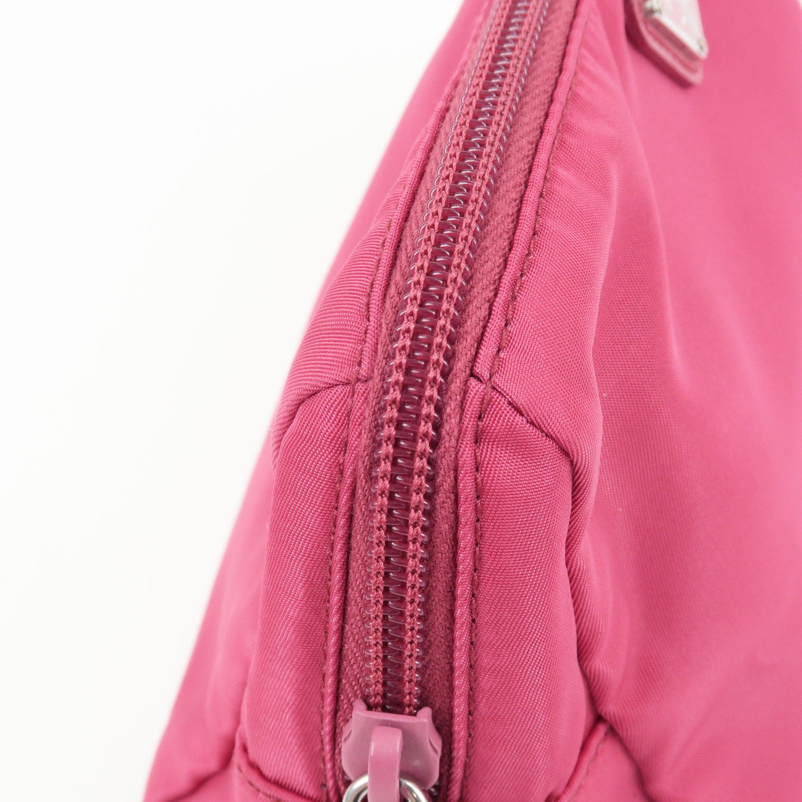 Prada Logo Plaque Zipped Tote Bag in Pink