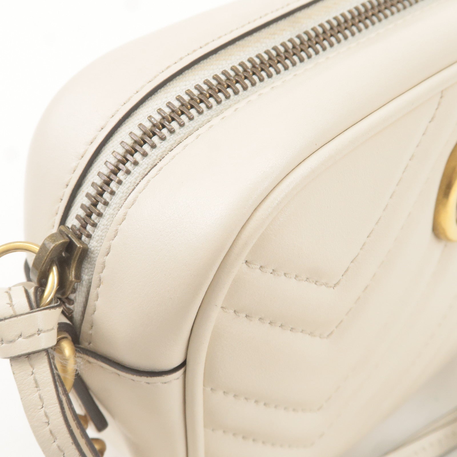 Gucci Marmont matelasse GG small ivory leather shoulder bag.