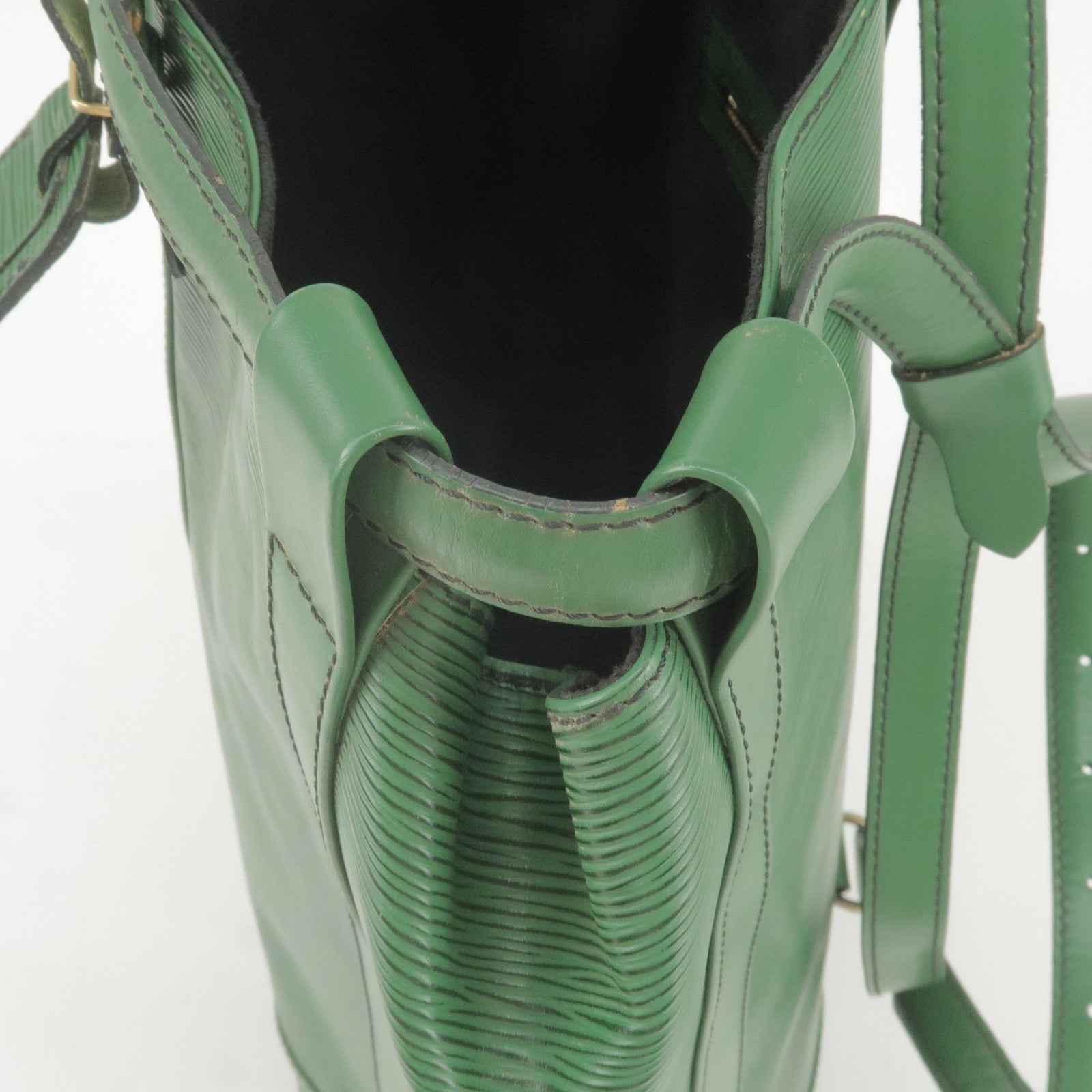 Louis Vuitton Green Epi Leather Borneo Randonnee GM Drawstring Bucket  ref.293941 - Joli Closet