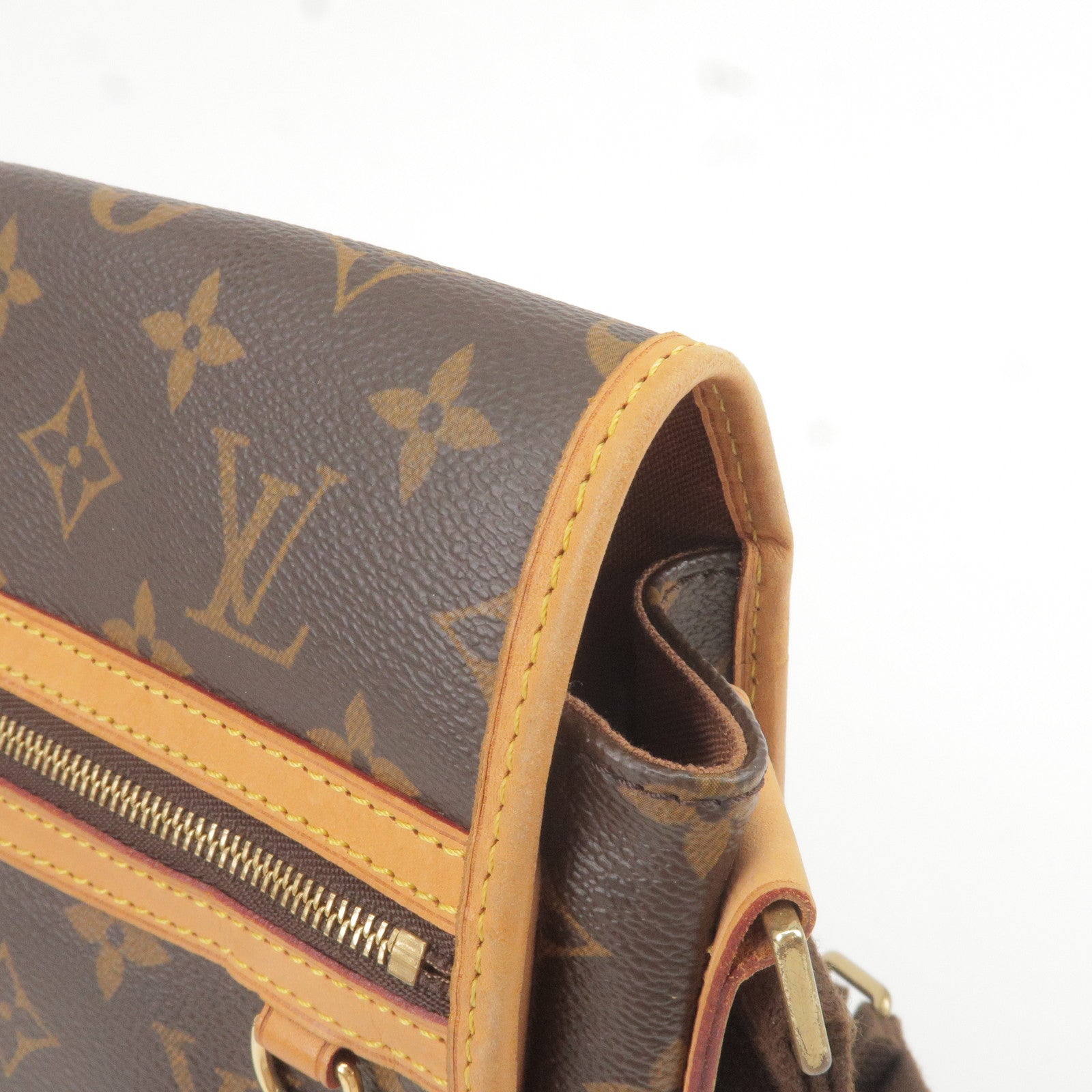 Louis-Vuitton-Monogram-Messenger-Bosphore-PM-Shoulder-Bag-M40106