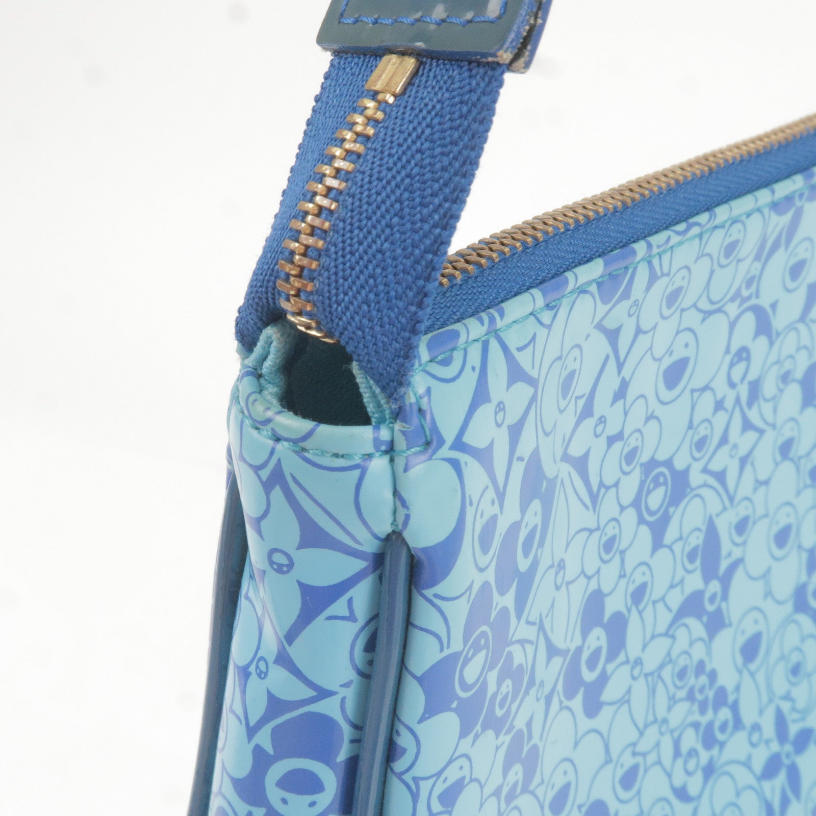 Louis-Vuitton-PVC-Enamel-Cosmic-Blossom-Pochette-Blue-M93167 – dct