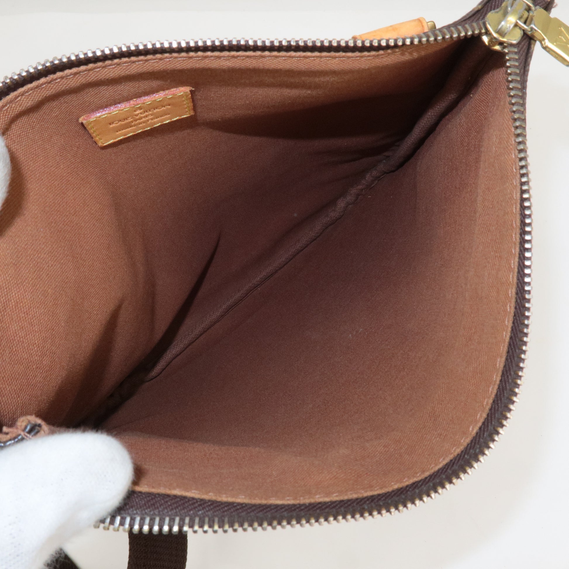 Auth Louis Vuitton Monogram Pochette Bosphore Shoulder Bag M40044 Used –  Biro Kemahasiswaan dan Alumni UMSU