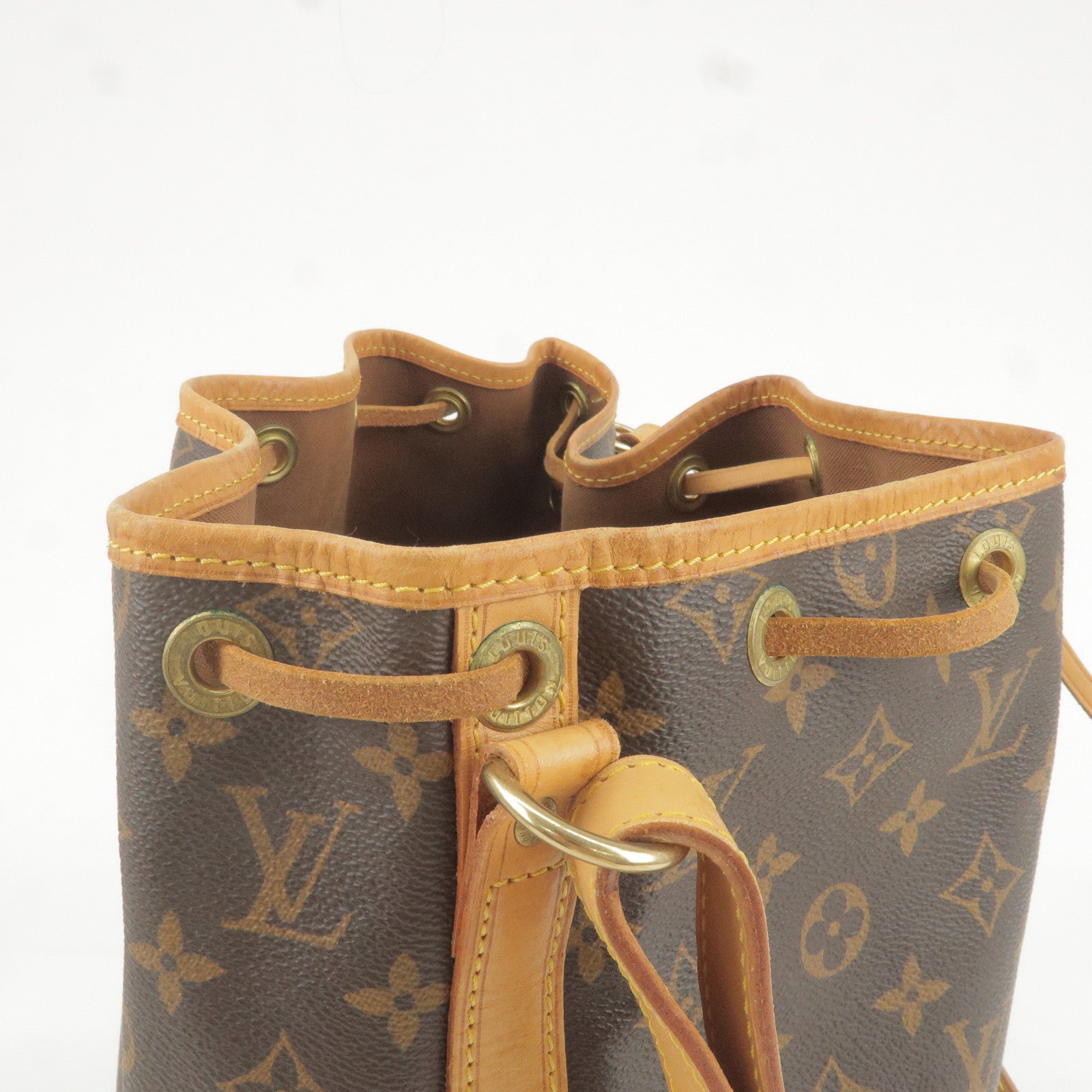 Vuitton - Shoulder - Hand - ep_vintage luxury Store - M42224 – dct - Louis  - Louis Vuitton Trainer Sneaker White Iridescent - Monogram - Bag - Noe -  Bag