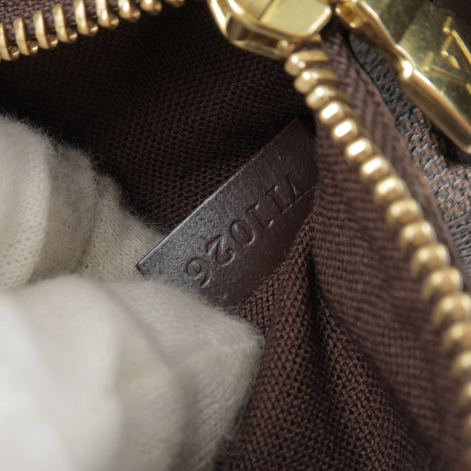  Louis Vuitton, Pre-Loved Damier Ebene Bum Bag Melville, Brown :  Luxury Stores