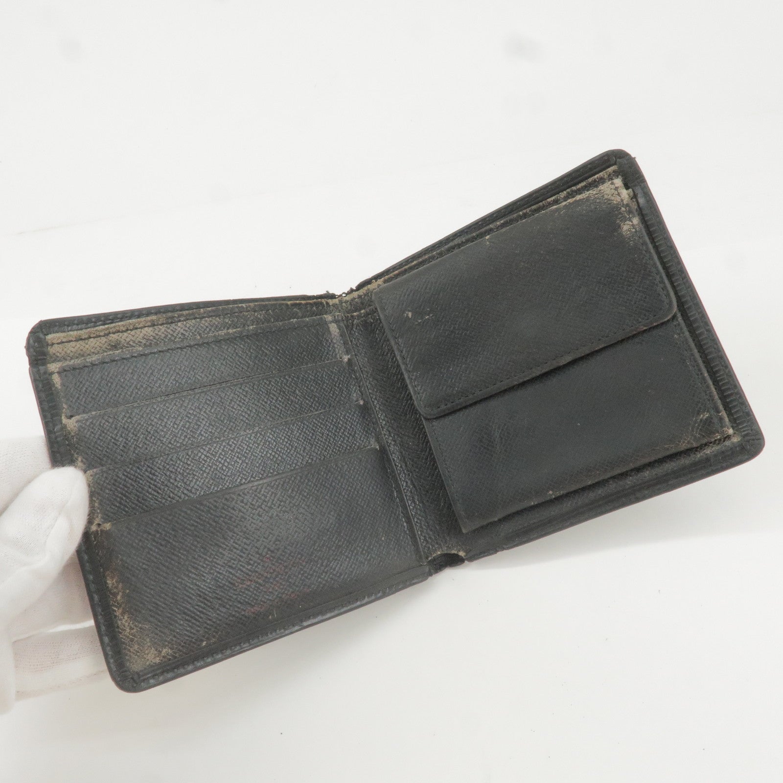 Louis Vuitton Black Epi Leather Bi Fold Wallet