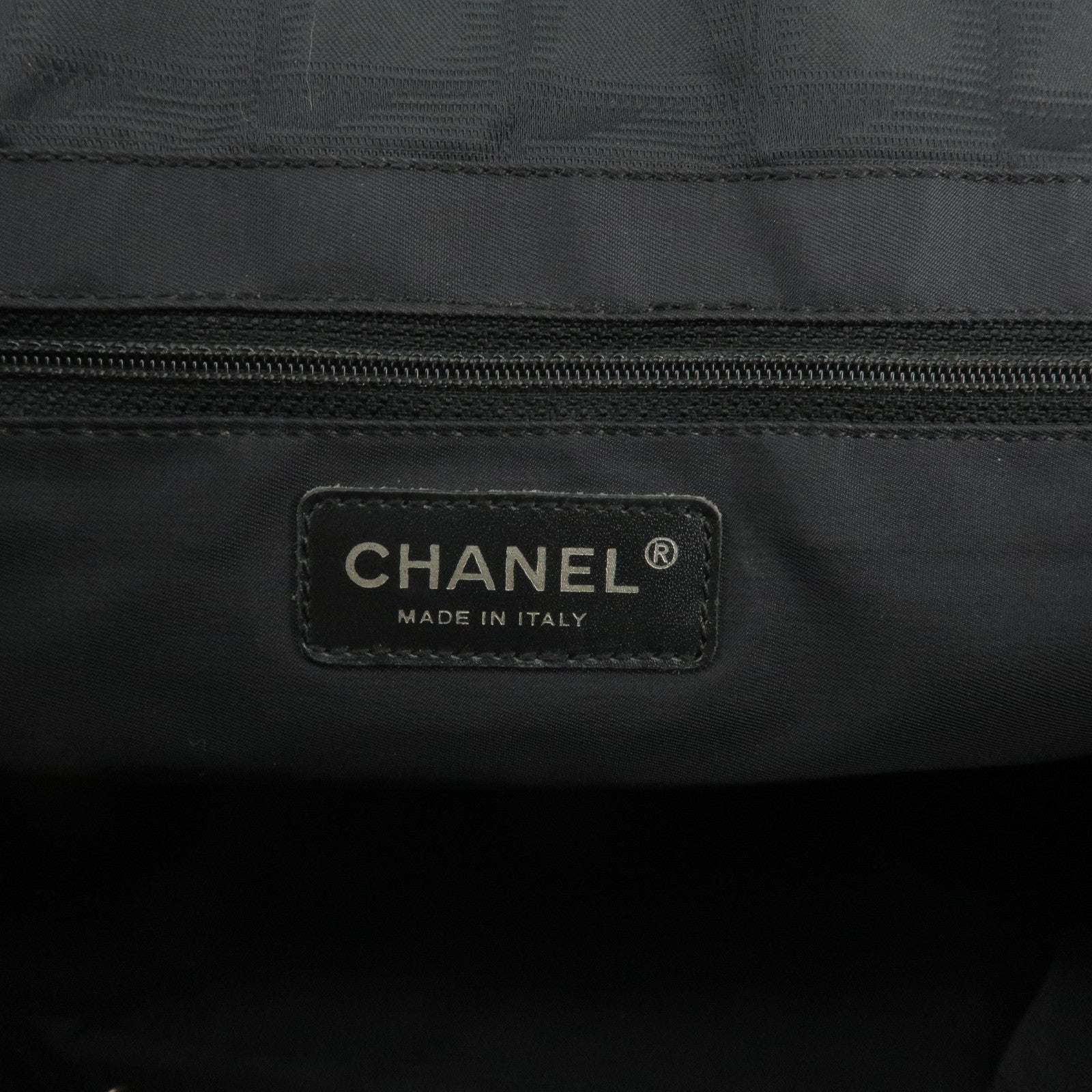 vintage chanel zipper bag