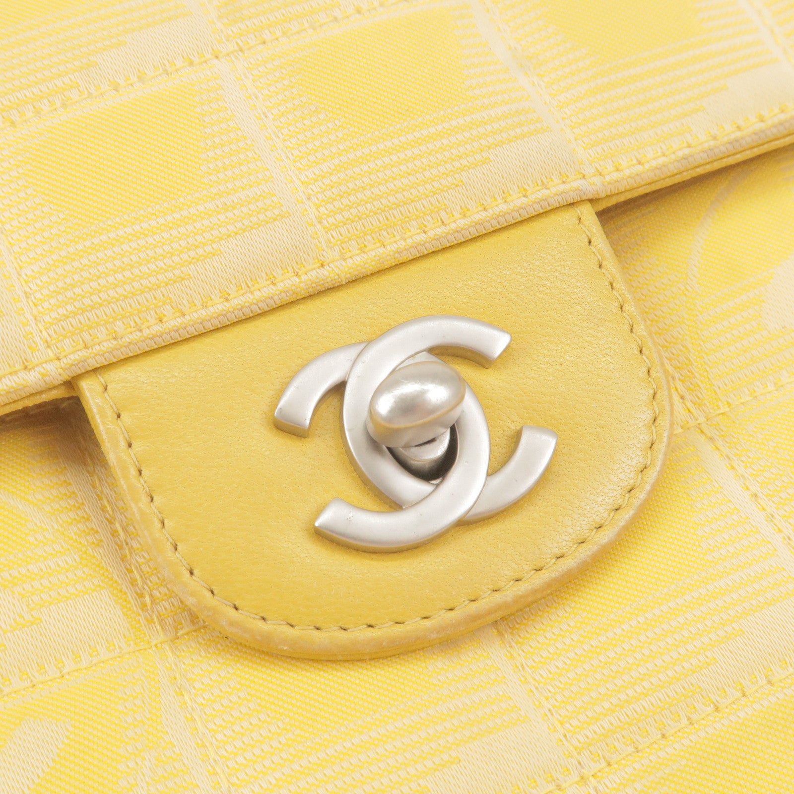 Chanel Pre-owned 1999 Timeless Shoulder Bag - Yellow