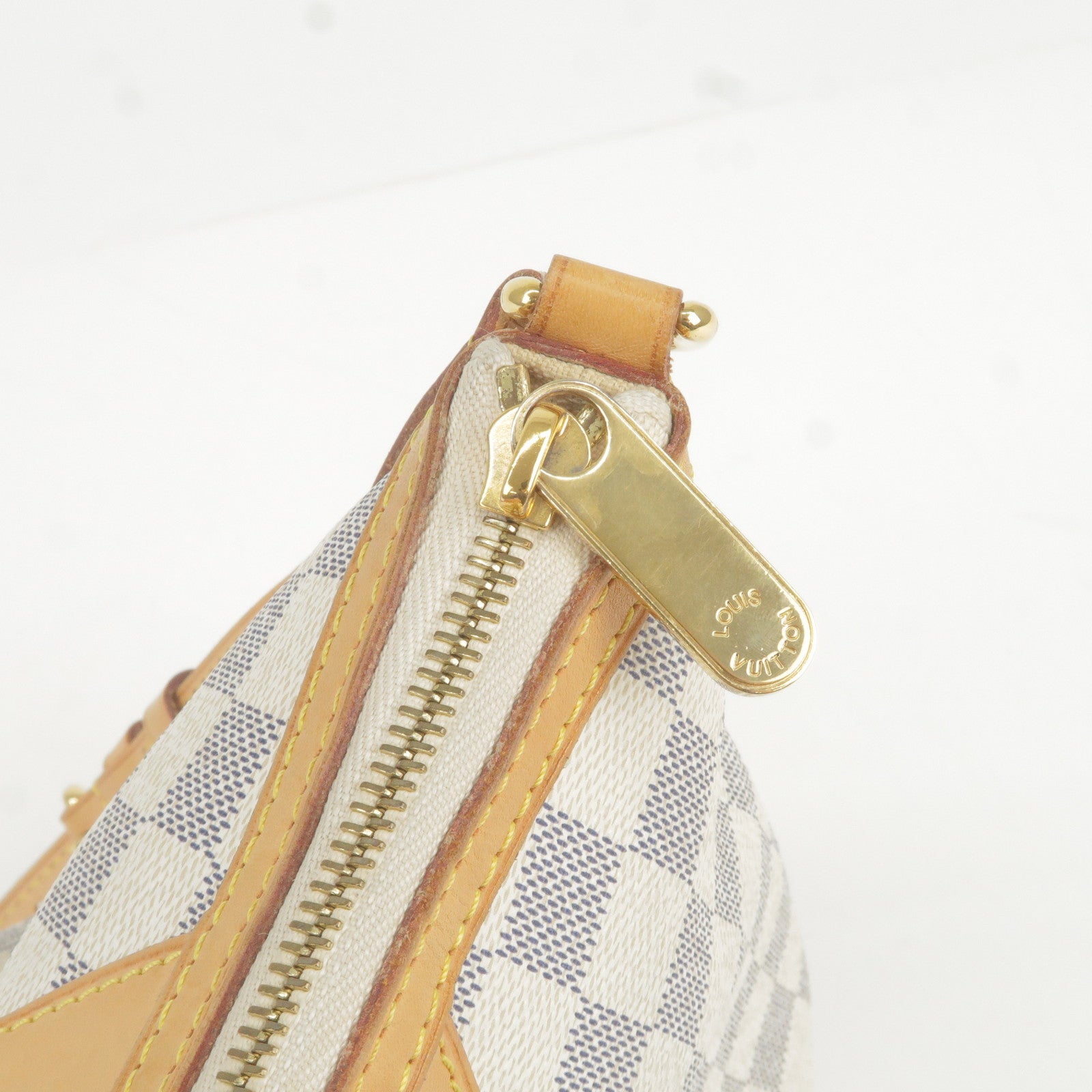 Louis Vuitton Siracusa Beige Canvas Shoulder Bag (Pre-Owned)