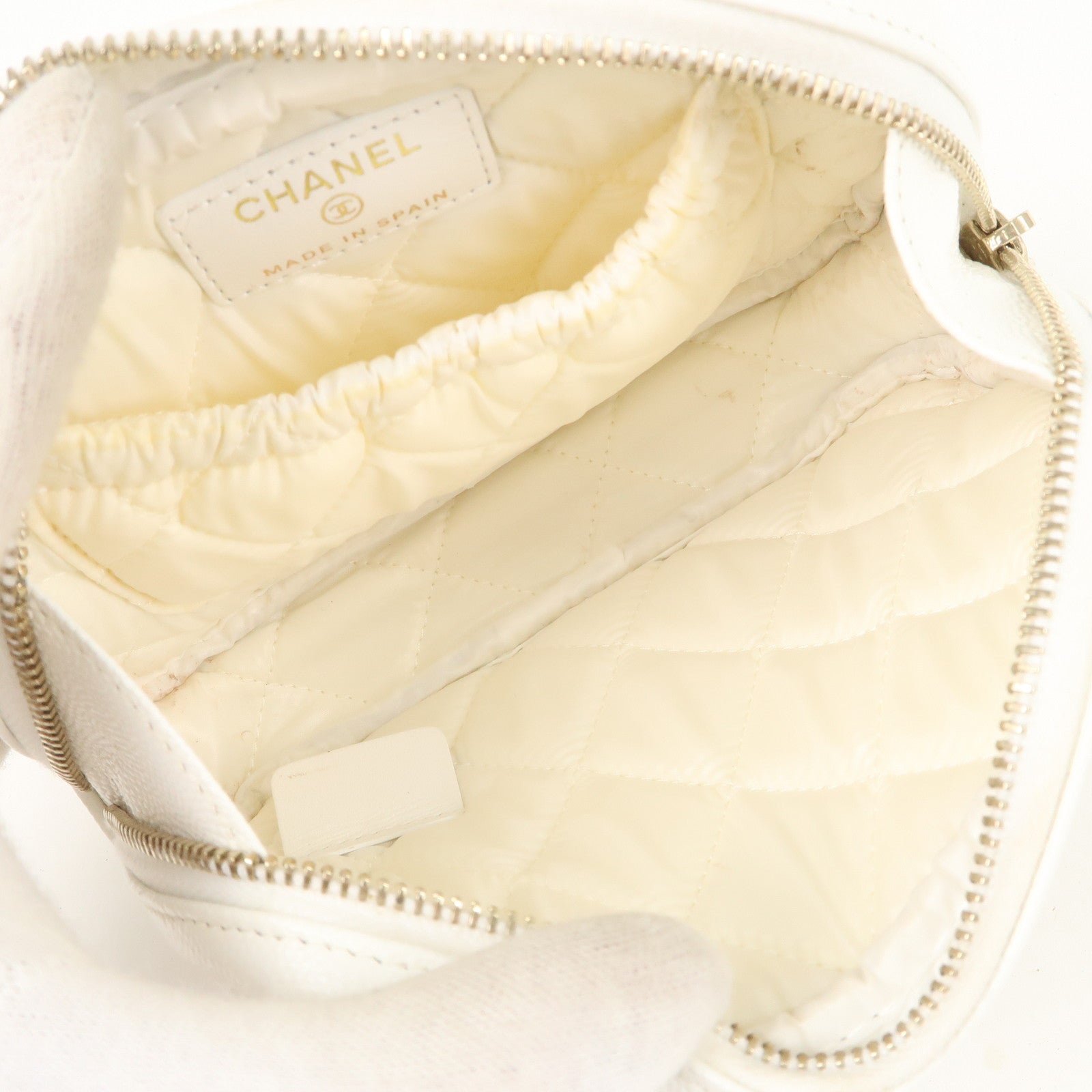 CHANEL-Matelasse-Caviar-Skin-Cosmetic-Pouch-White-A80909 – dct