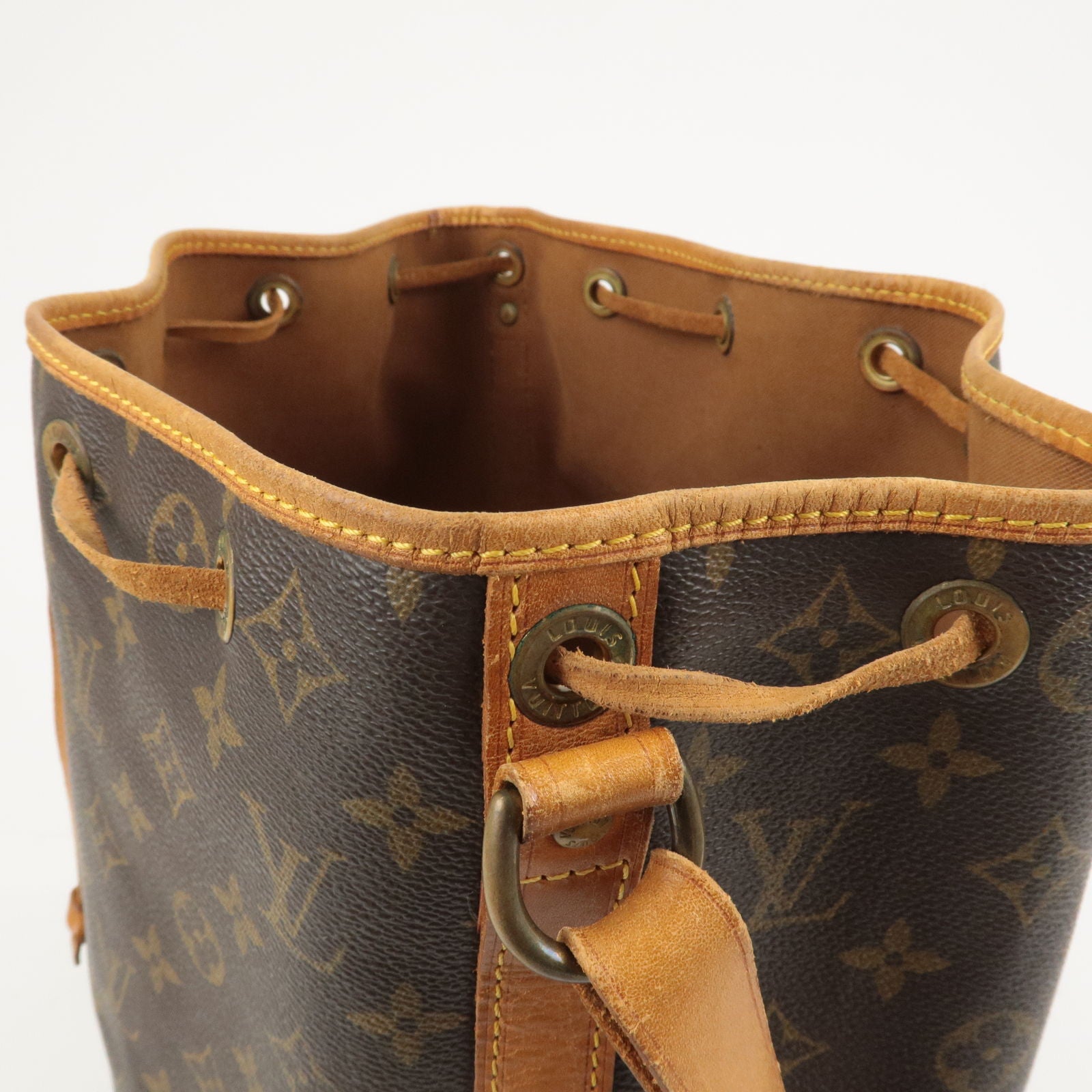 Vuitton - Noe - Shoulder - Louis - M42224 – Sac de voyage Louis Vuitton  Sirius 55 en toile monogram enduite marron et cuir naturel - Hand -  Monogram - Bag 