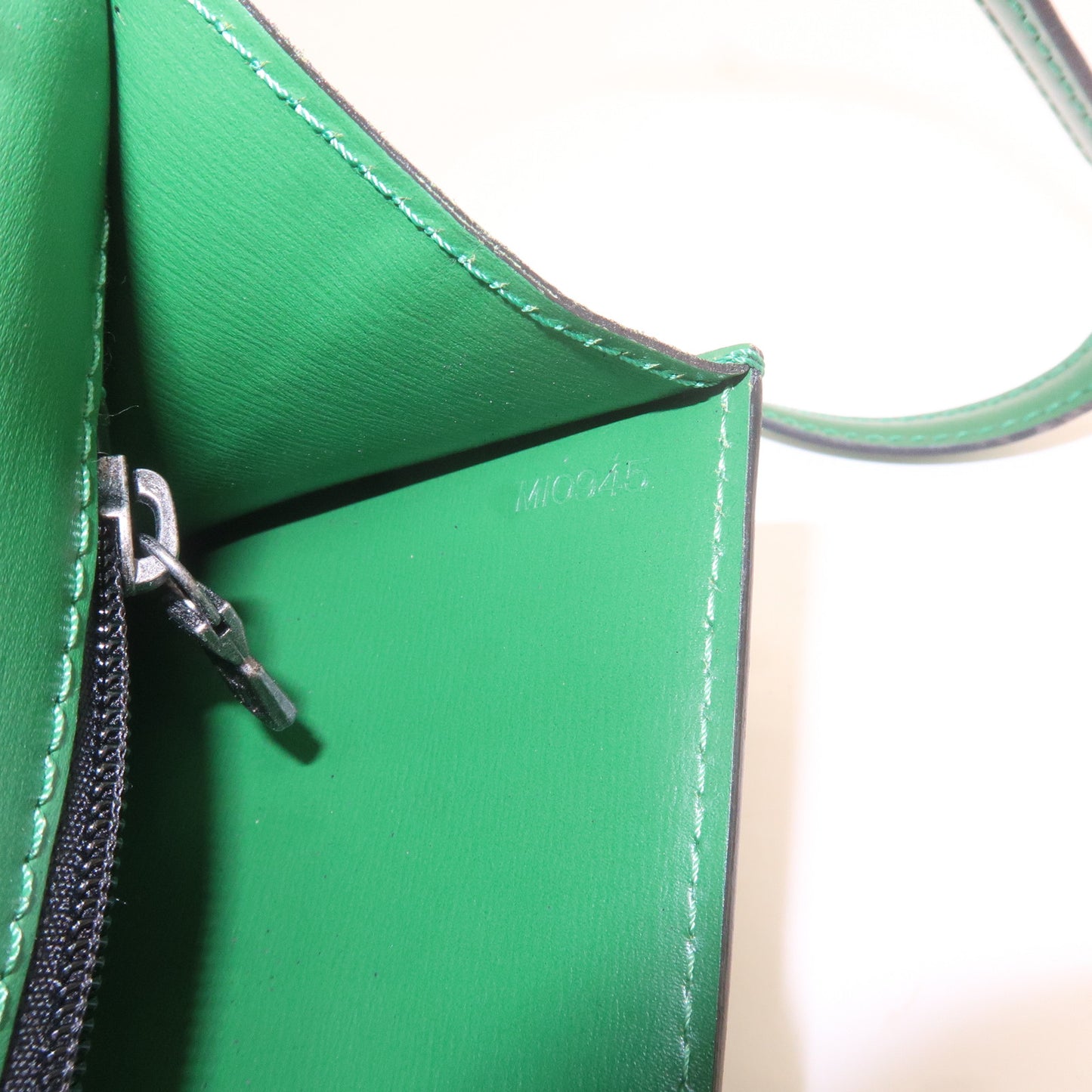 Louis Vuitton Epi Pochette Arche Shoulder Bag Green M52574