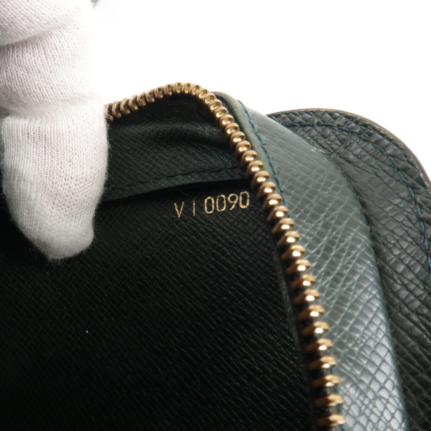 Louis Vuitton Taiga Baikal Clutch Bag Pouch Epicea M30184