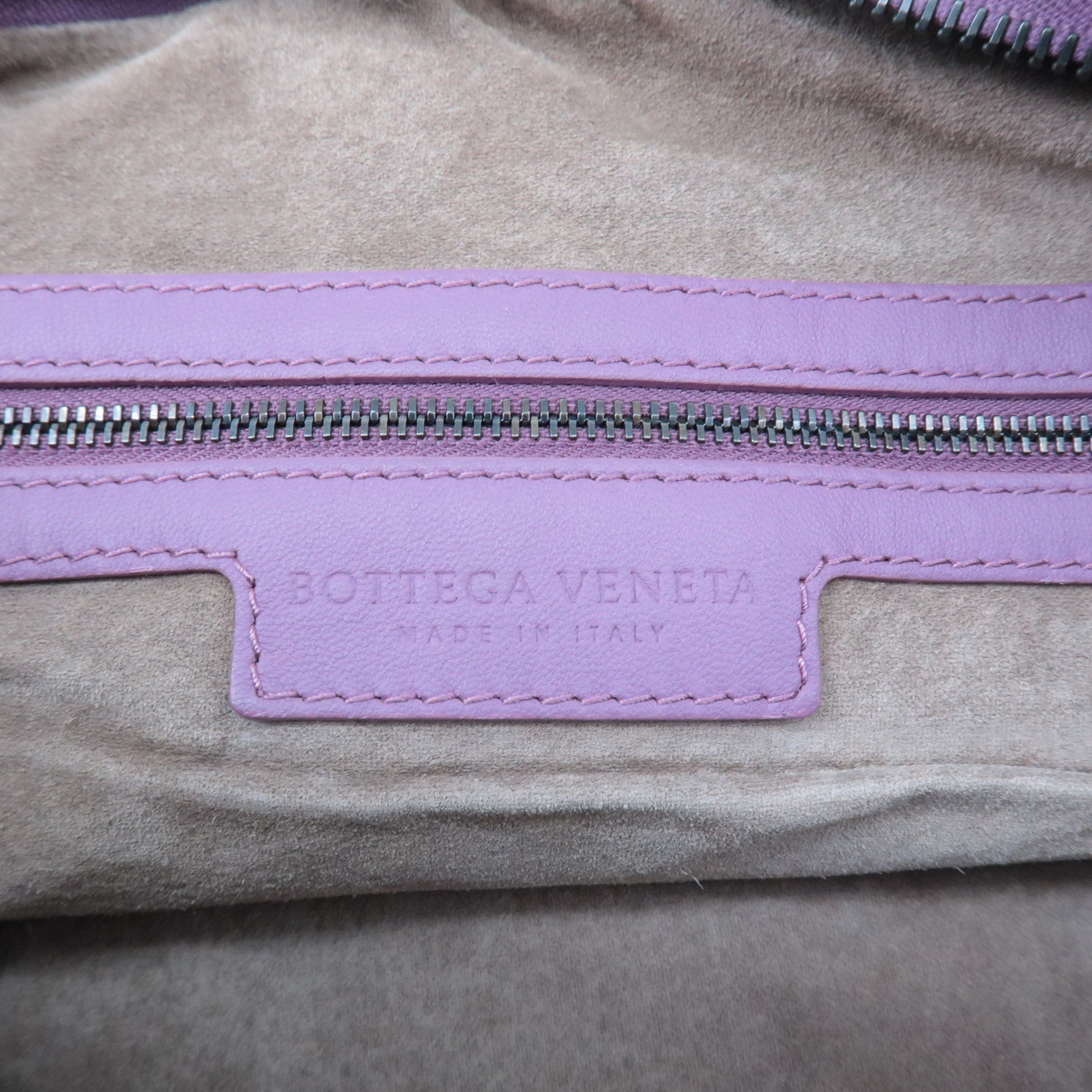 Bottega Veneta Purple Intrecciato Medium Hobo Bag Leather ref.787454 - Joli  Closet