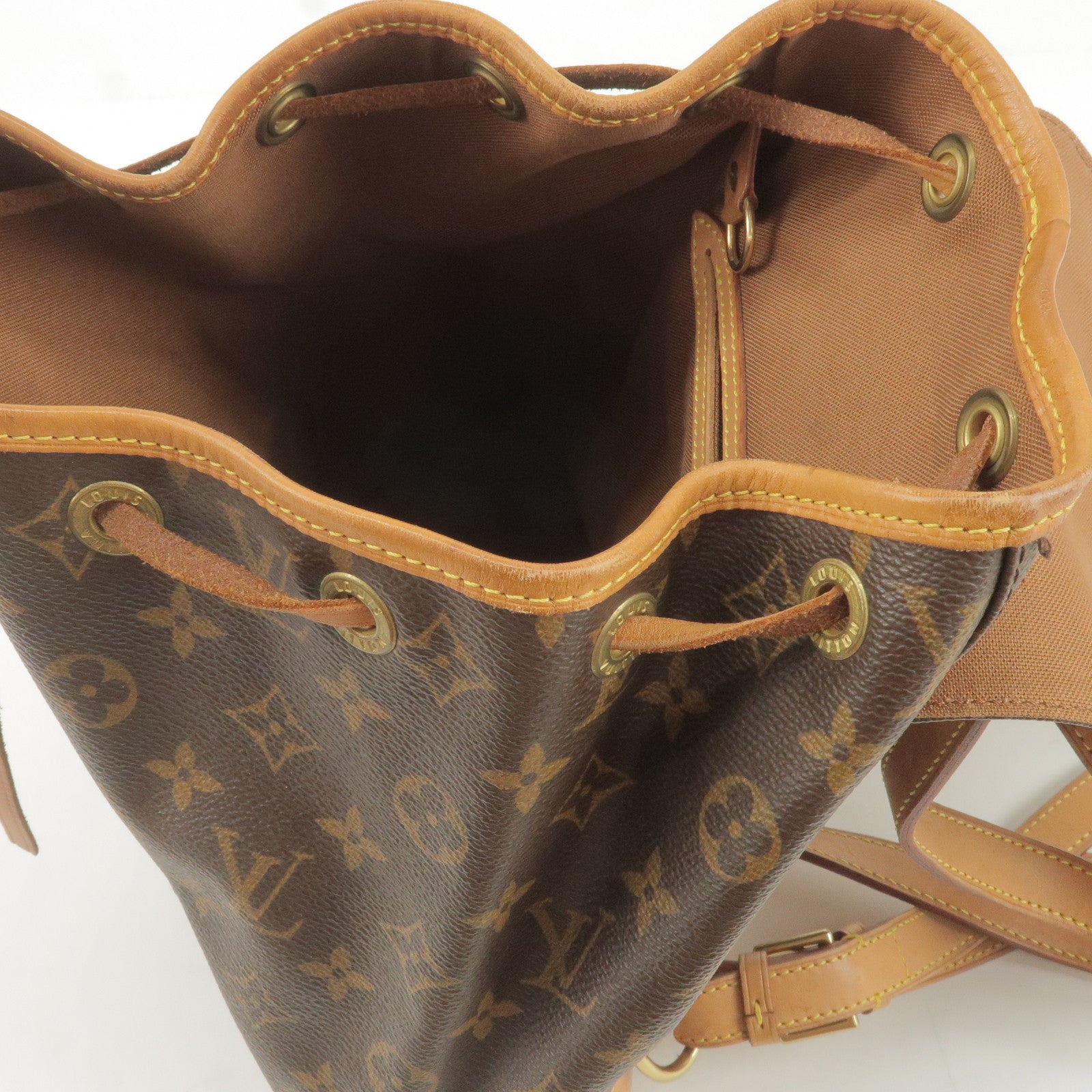 M51136 – Louis Vuitton x Kanye Wests Jasper Sneaker - Pack - Bag