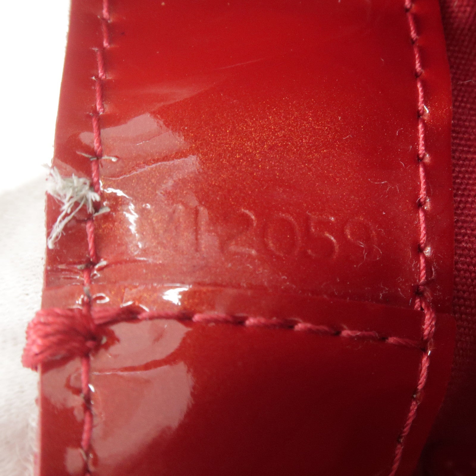 Louis Vuitton Wilshire PM Monogram Vernis Pomme D'amour Review & What Fits  Inside 