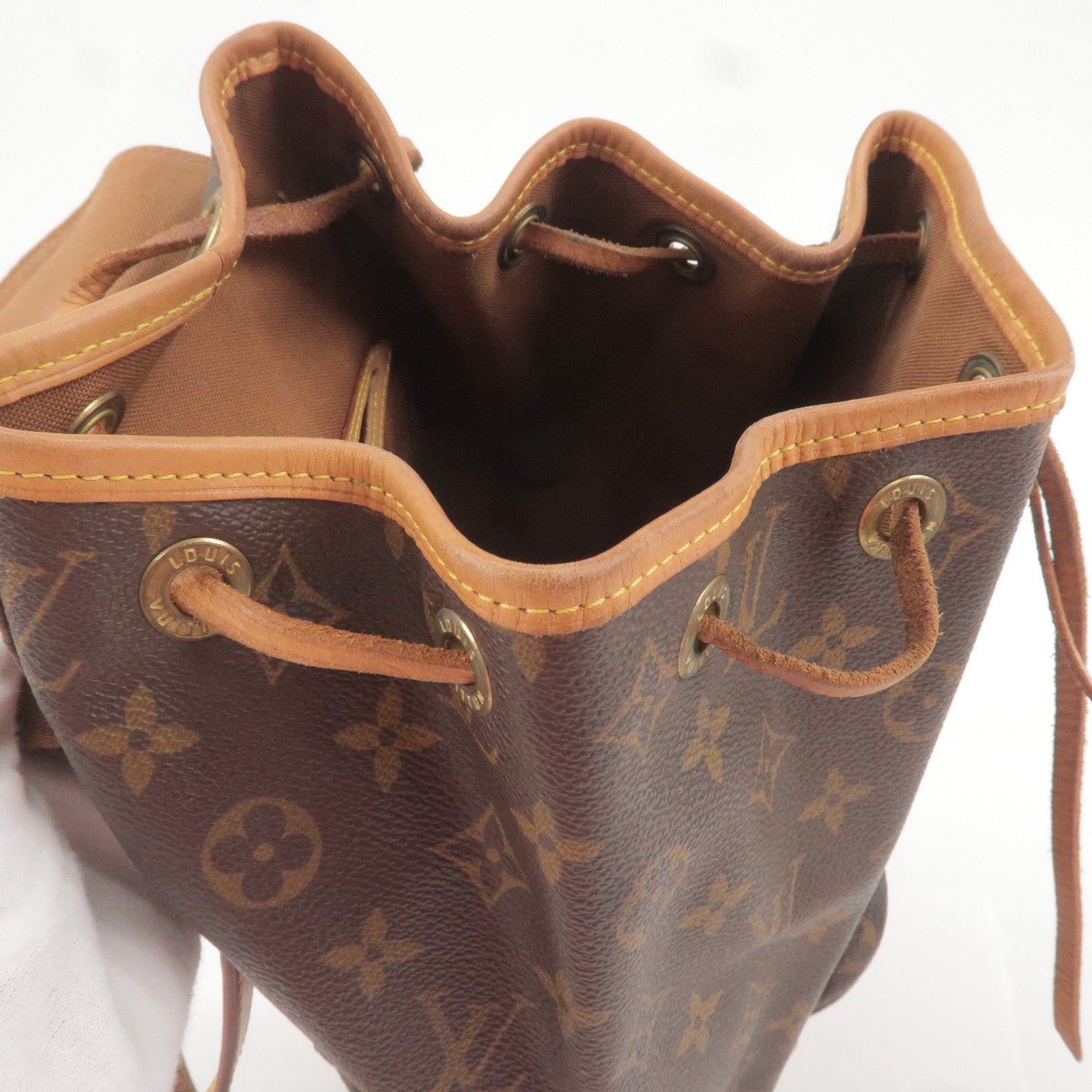 louis vuitton 2018 pre owned small capucines tote bag item