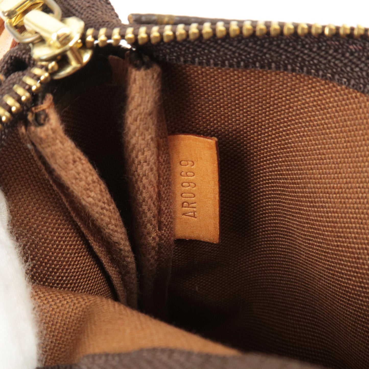 Louis Vuitton Monogram Pochette Accessoires Hand Bag M51980