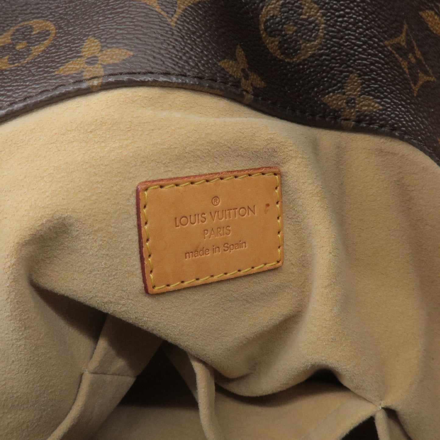 Louis Vuitton Monogram Artsy MM Shoulder Bag M40249