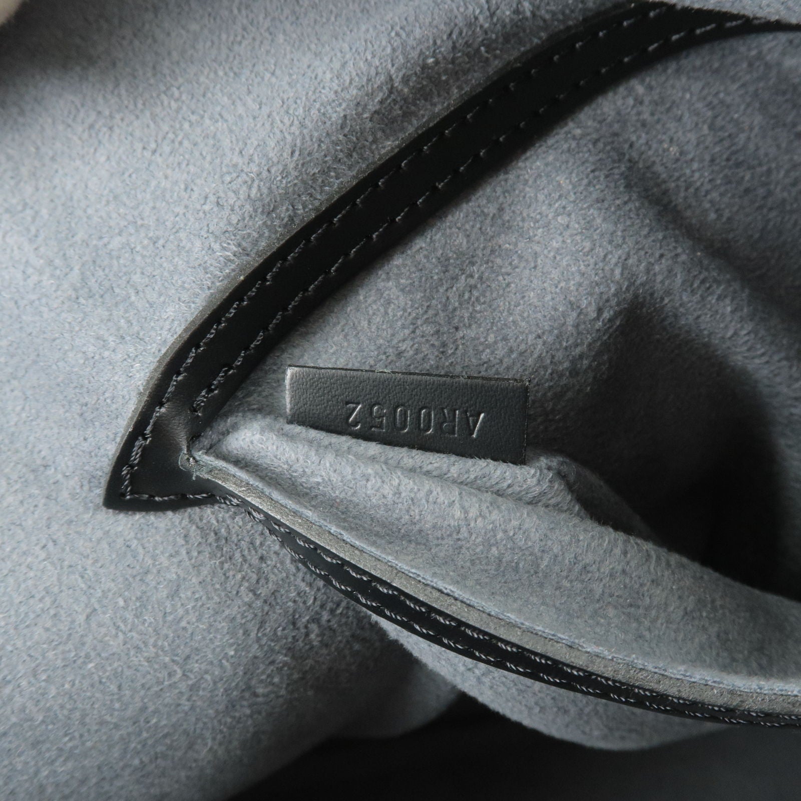 Louis Vuitton Black Epi Sac de Paule PM Bag – Oliver Jewellery