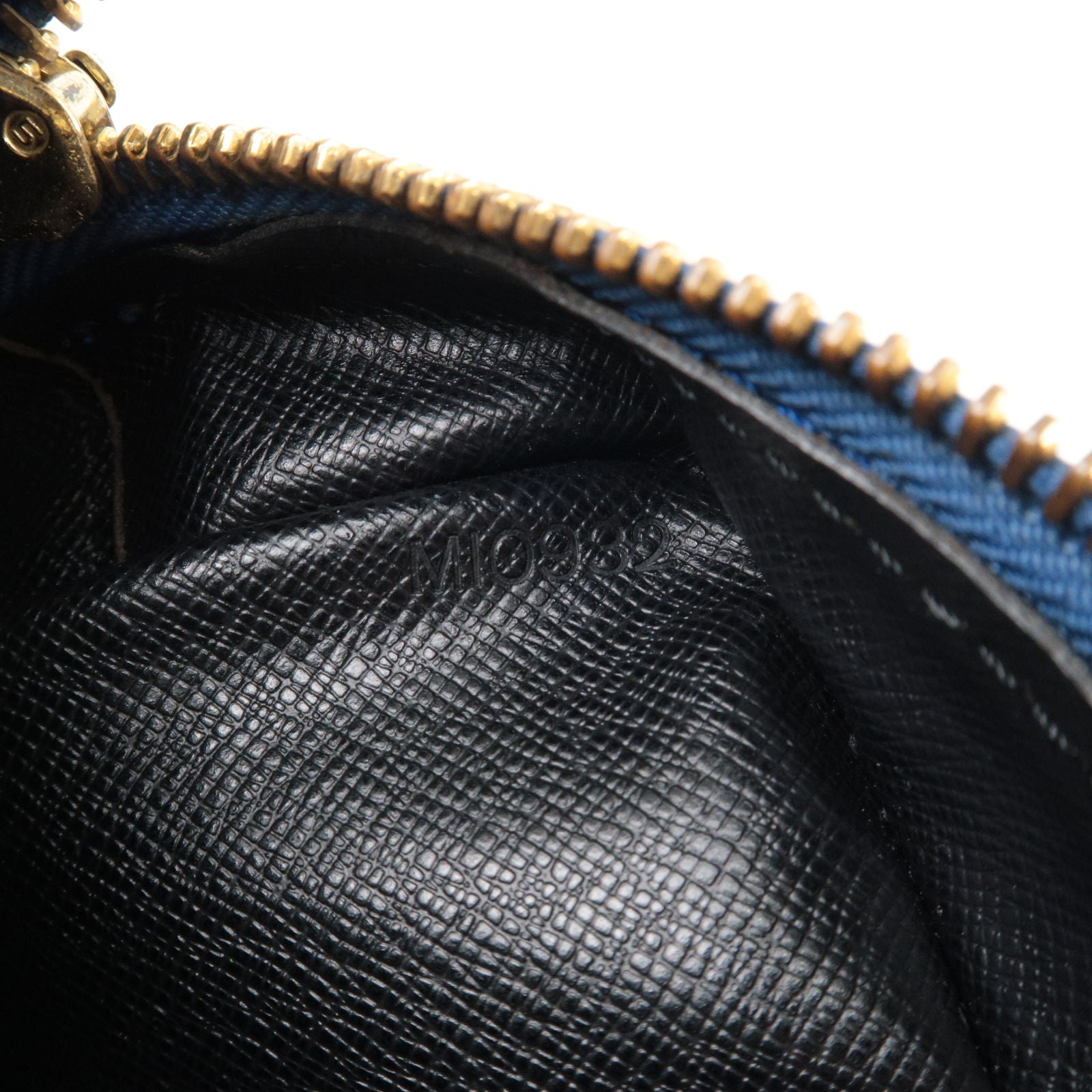 Louis - Shoulder - 27 - Blue - Toledo - M51315 – Louis Vuitton pre - owned  Petit No bucket bag - Epi - Bag - Vuitton - Porta-documentos Louis Vuitton  Porte documents Voyage en cuero granulado negro - Trocadero