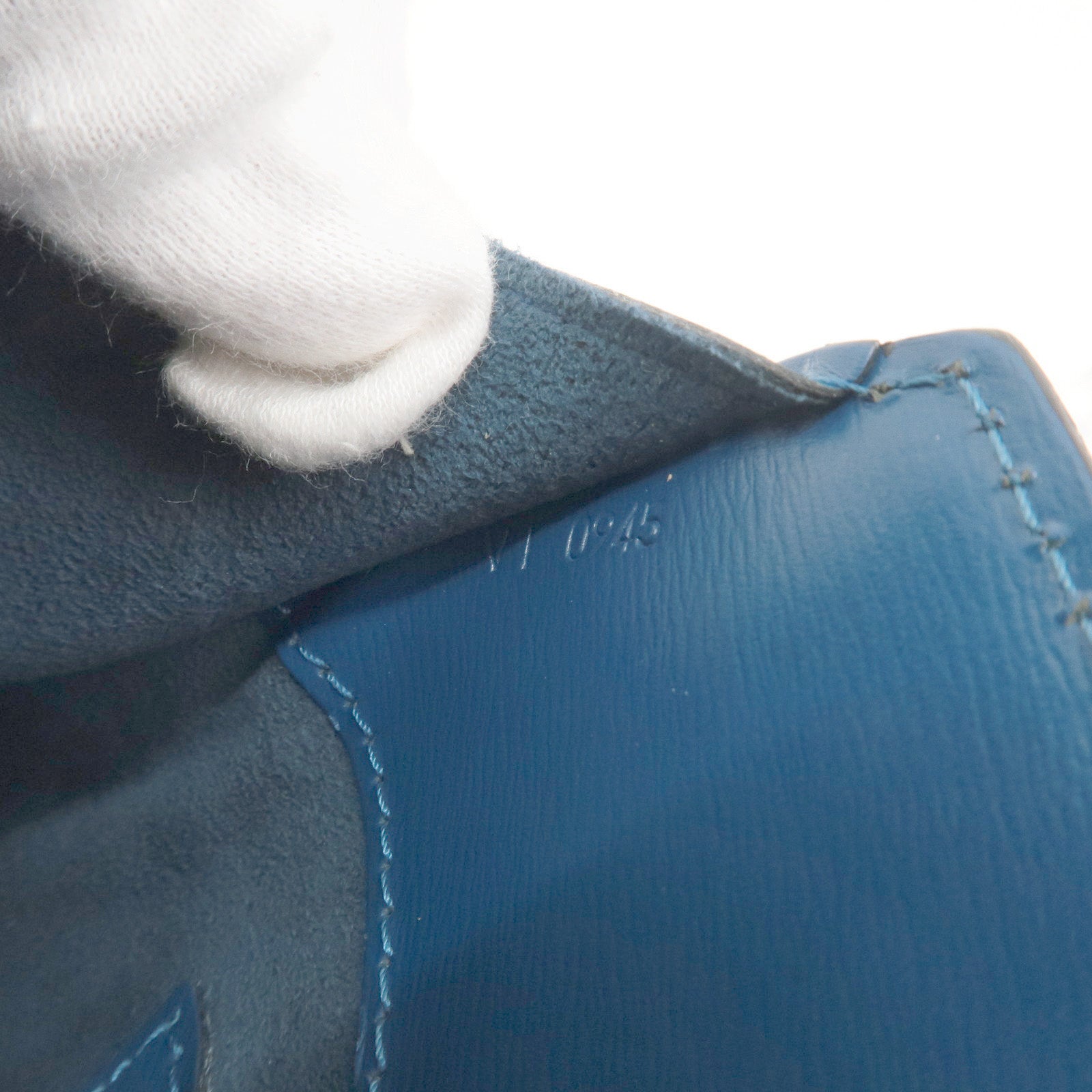 Louis Vuitton, Bags, Louis Vuitton Epi Cluny One Shoulder Bag M52255 Toledo  Blue Leather Ladies
