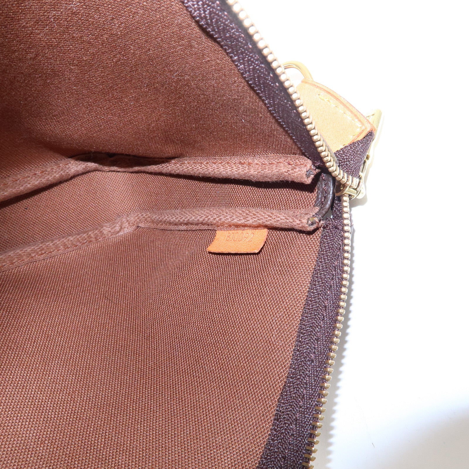M51980 – Sac à main Louis Vuitton Hudson en toile monogram marron 