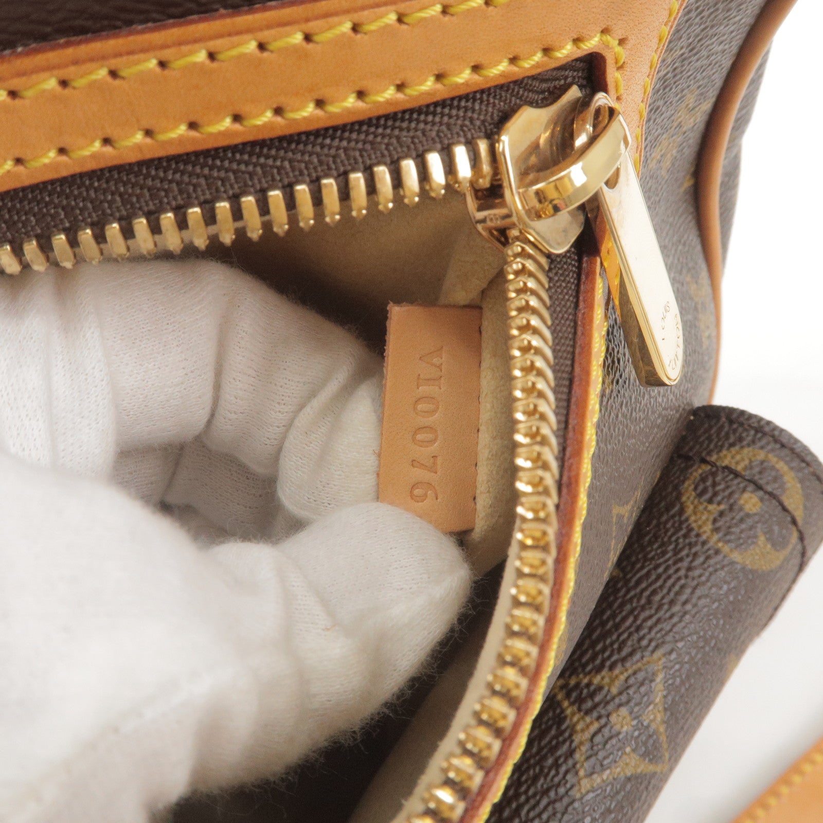 Louis-Vuitton-Monogram-Hudson-GM-Shoulder-Bag-M40045 – dct-ep_vintage  luxury Store