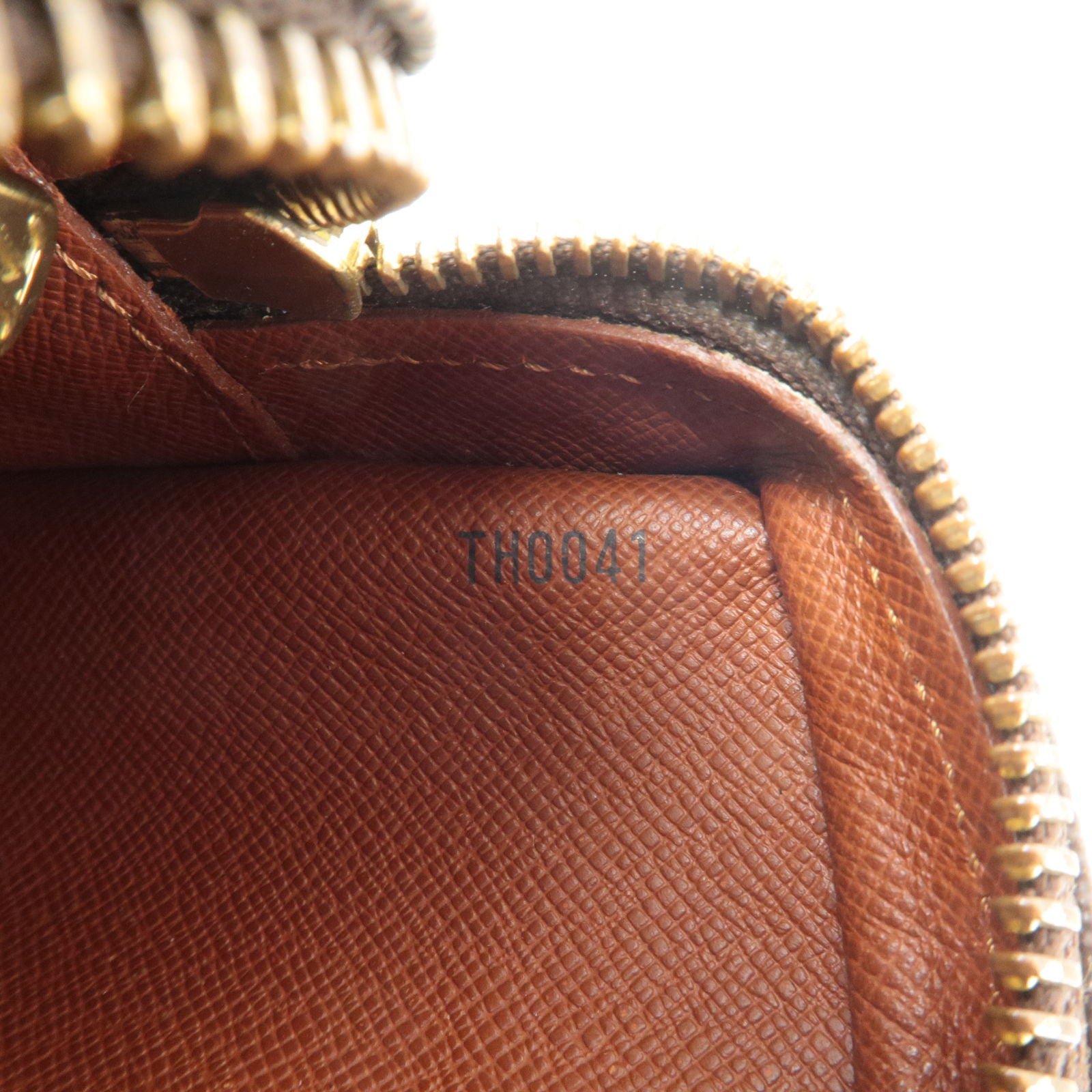 M51226 – dct - Shoulder - Monogram - ep_vintage luxury Store - MM
